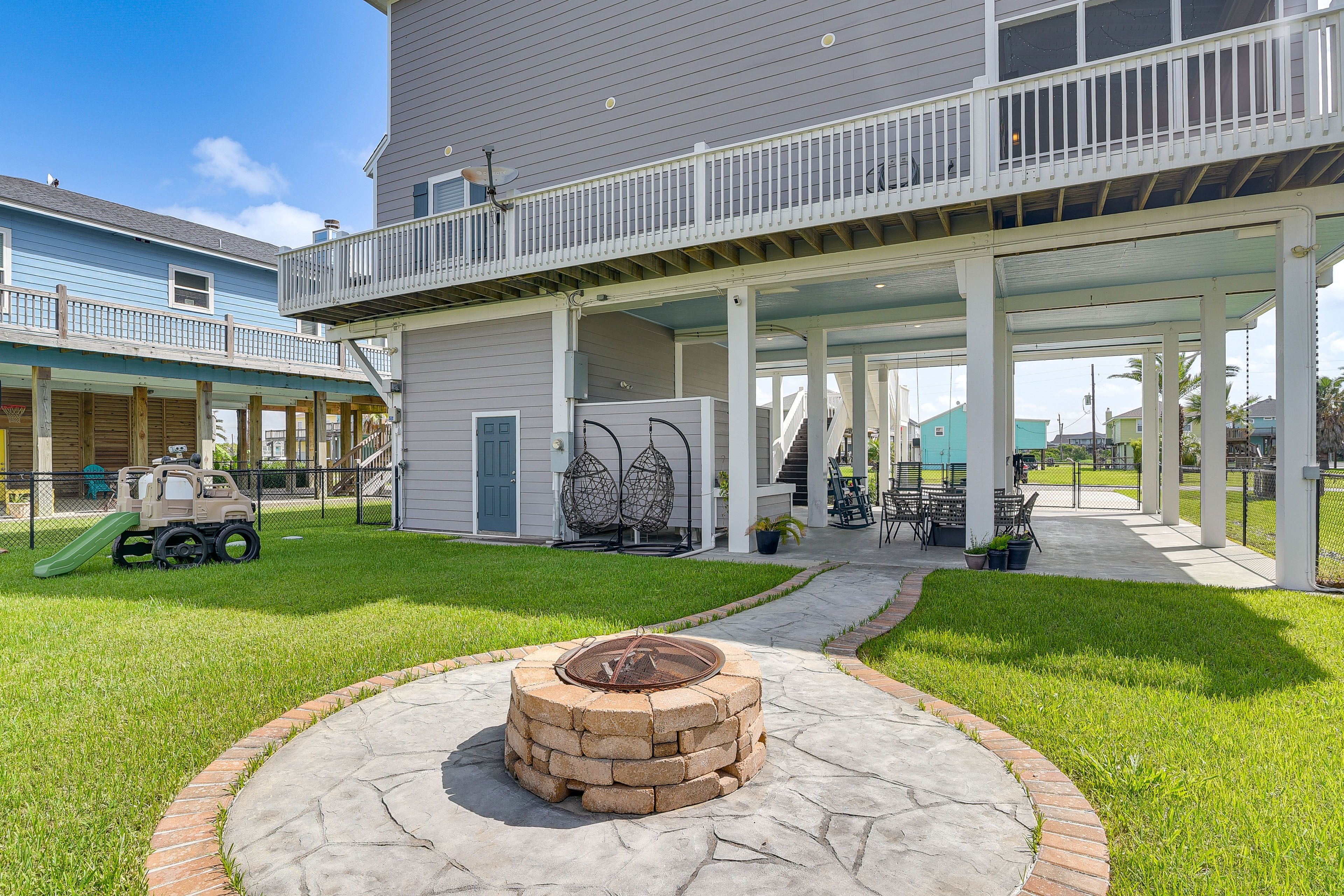 Wood-Burning Fire Pit | Patio w/ Dining Table