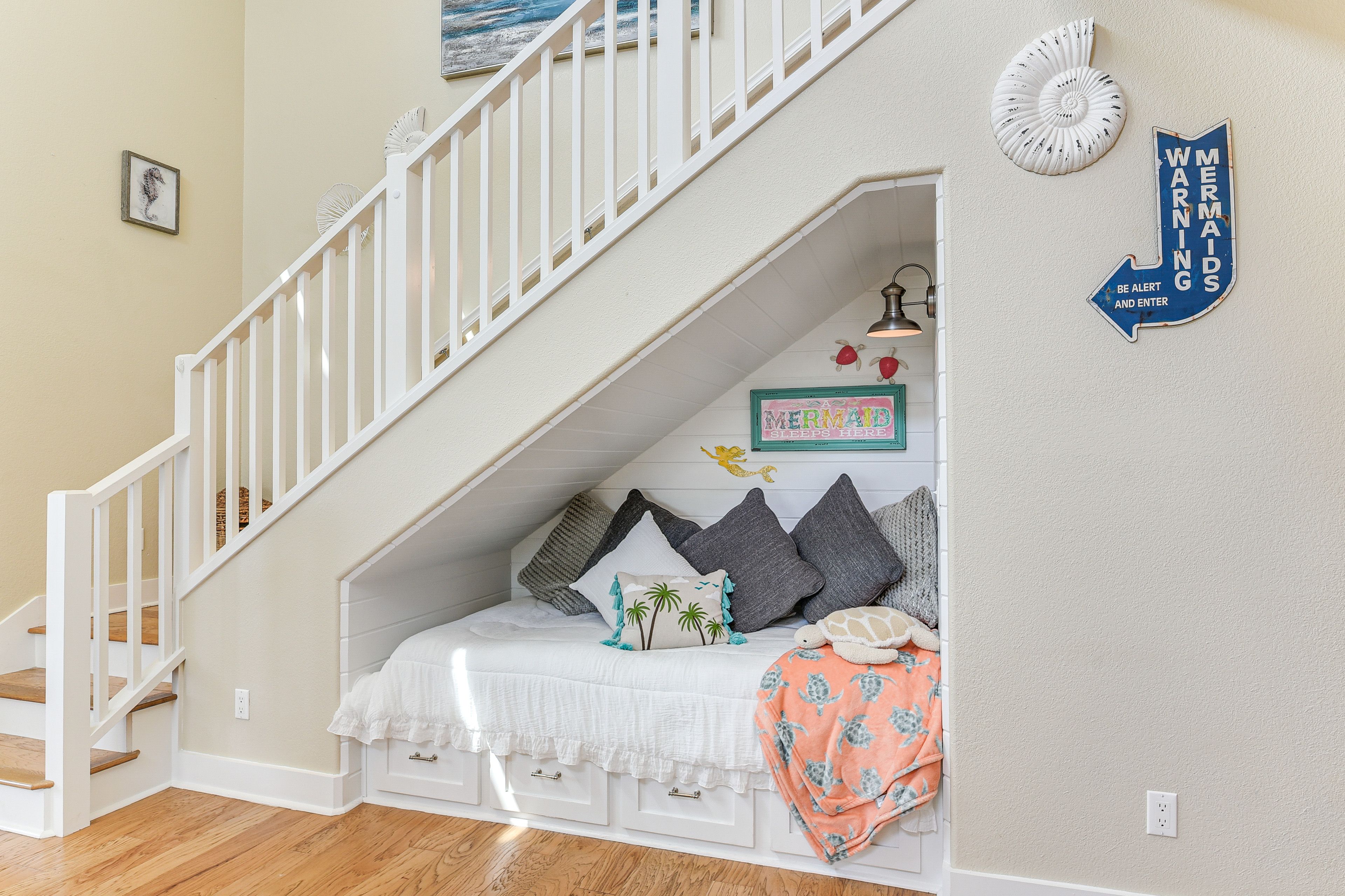 Sleeping Nook | 1st Floor | Full Daybed