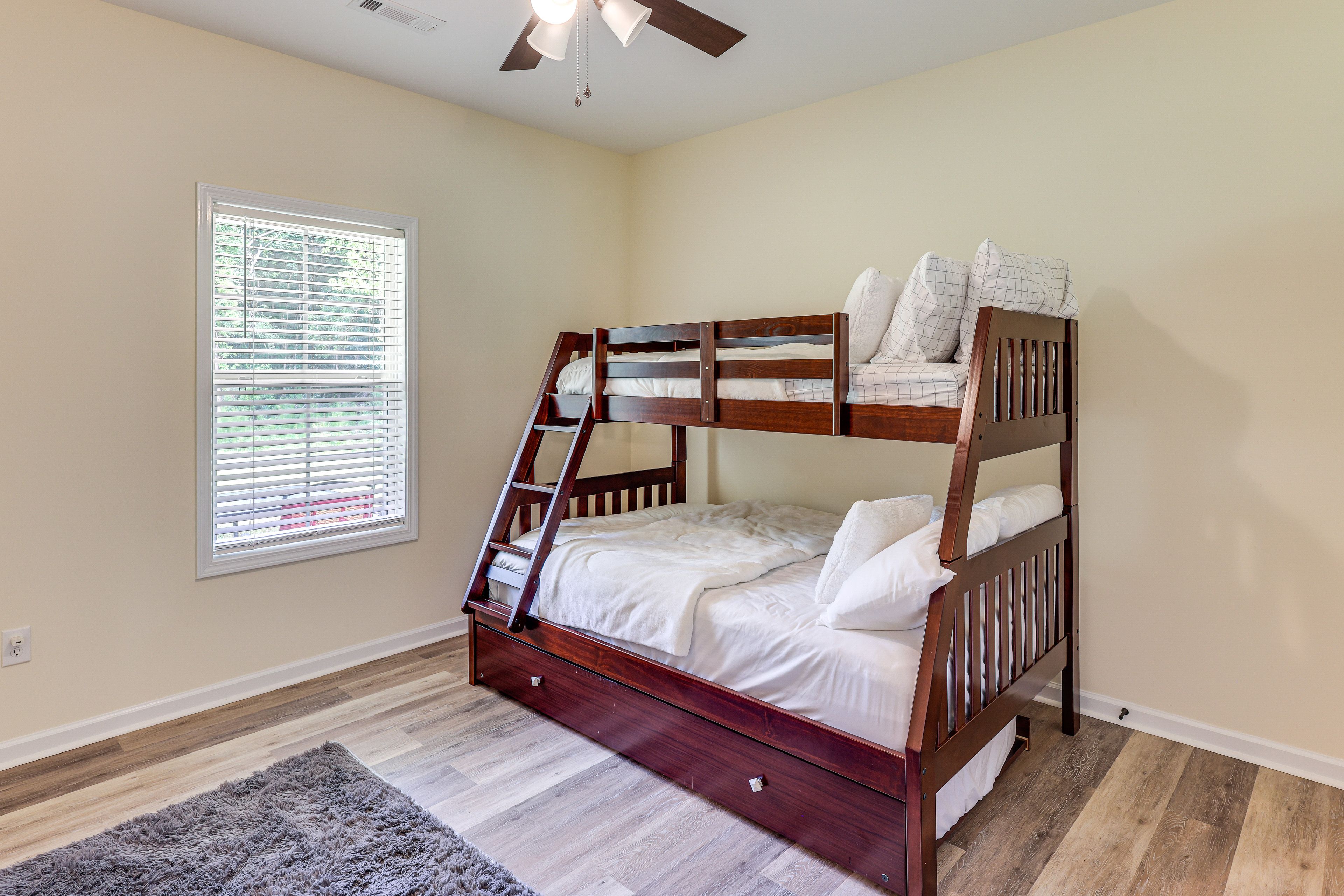 Bedroom 4 | Twin/Full Bunk Bed w/ Twin Trundle
