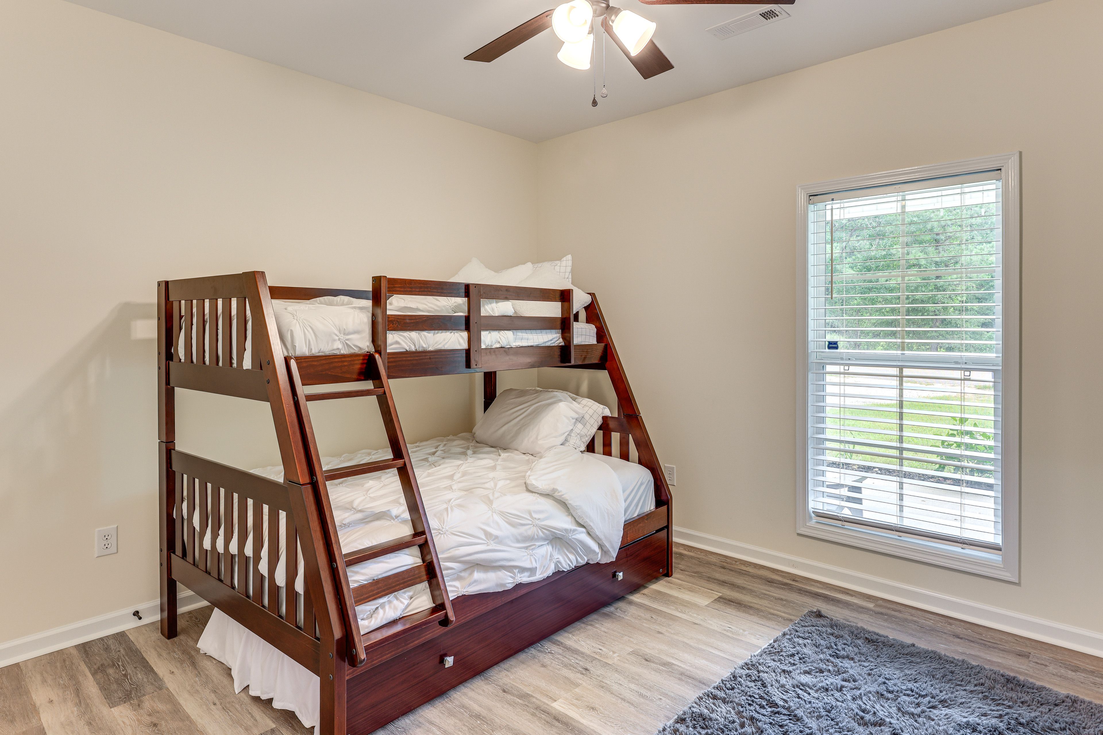 Bedroom 3 | Twin/Full Bunk Bed w/ Twin Trundle