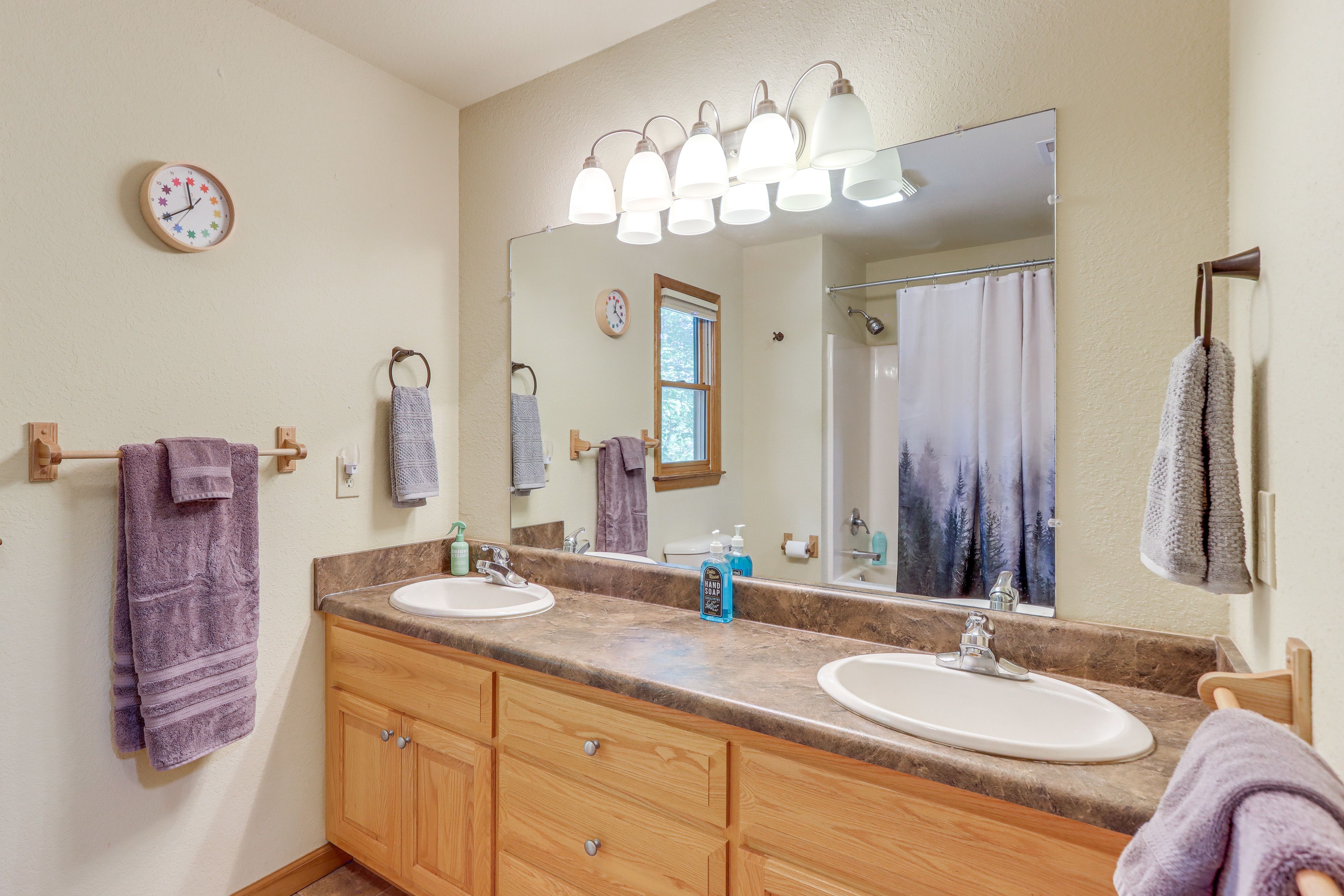 En-Suite Bathroom | 2nd Floor | Towels Provided