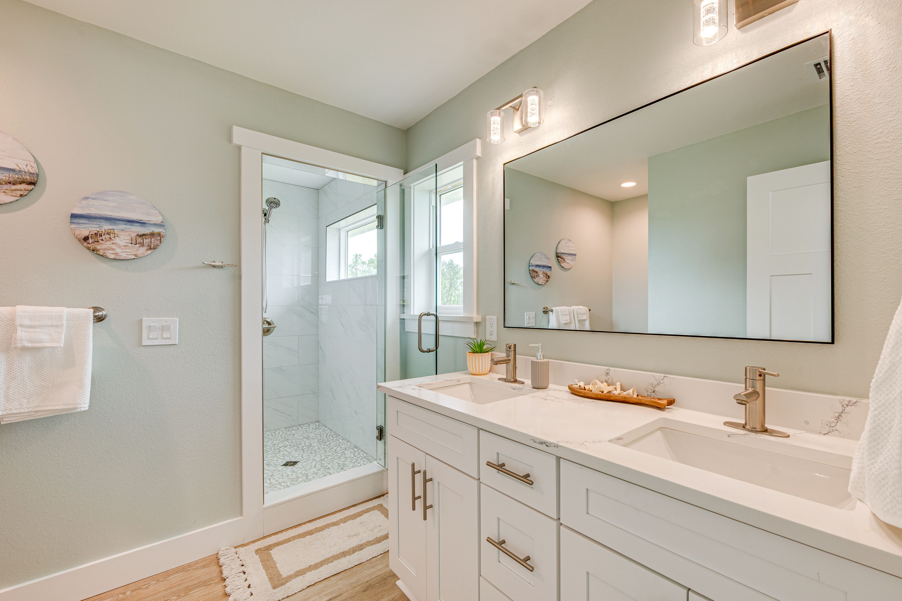 Full Bathroom | Towels Provided