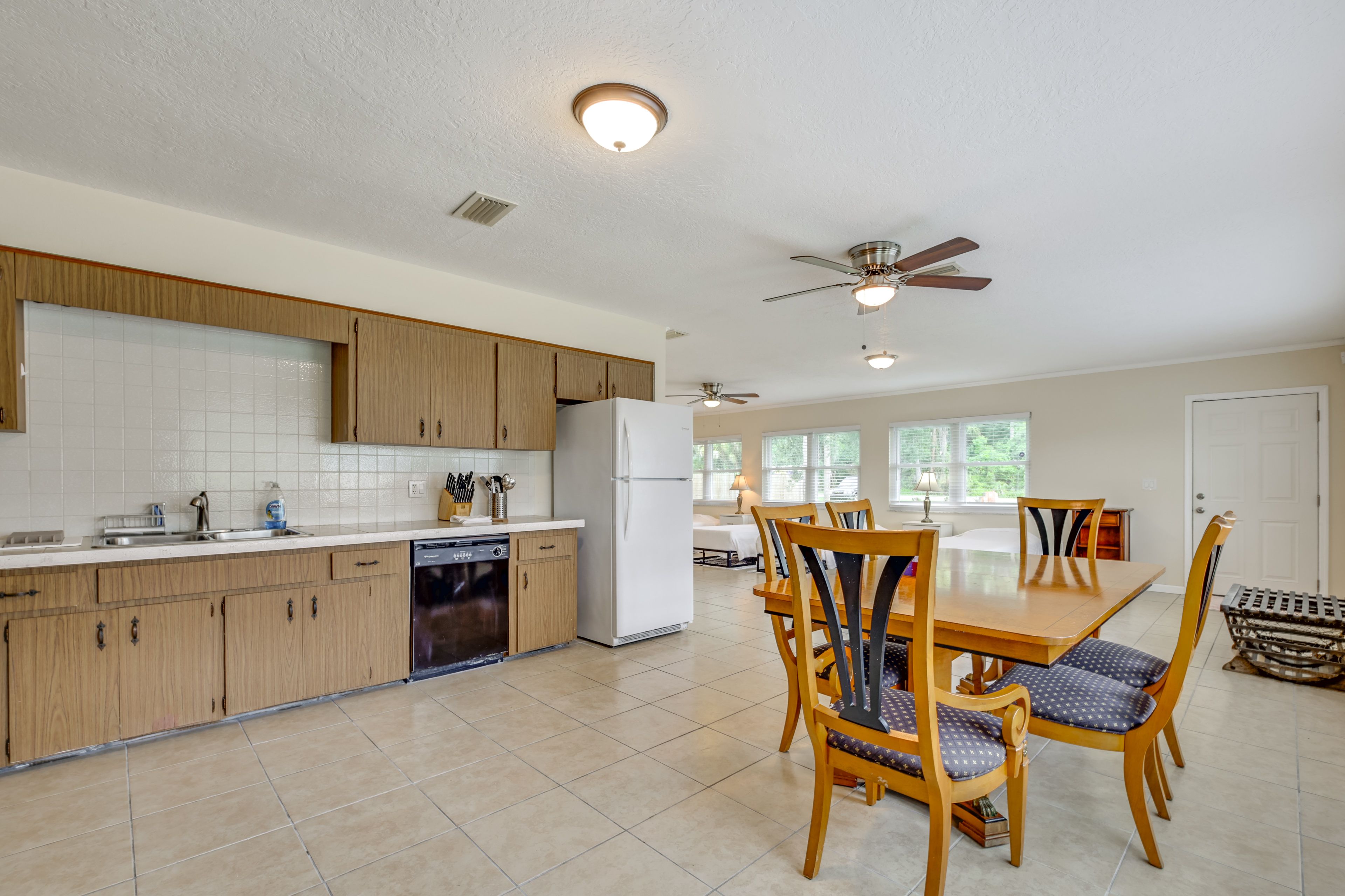 Dining Area | Dishware & Flatware