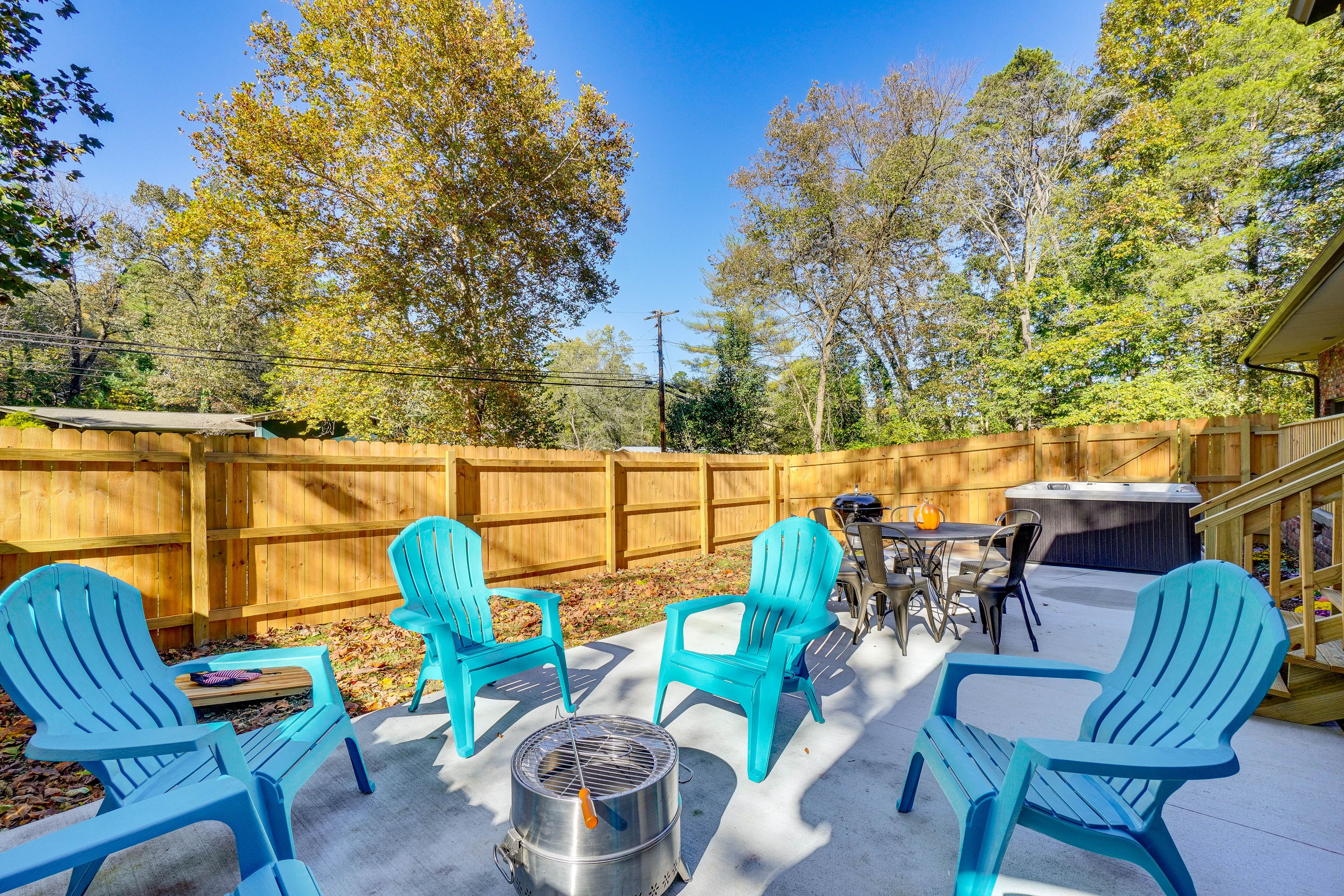 Knoxville Vacation Rental | 2BR | 2BA | 1,500 Sq Ft | 4 Steps to Access