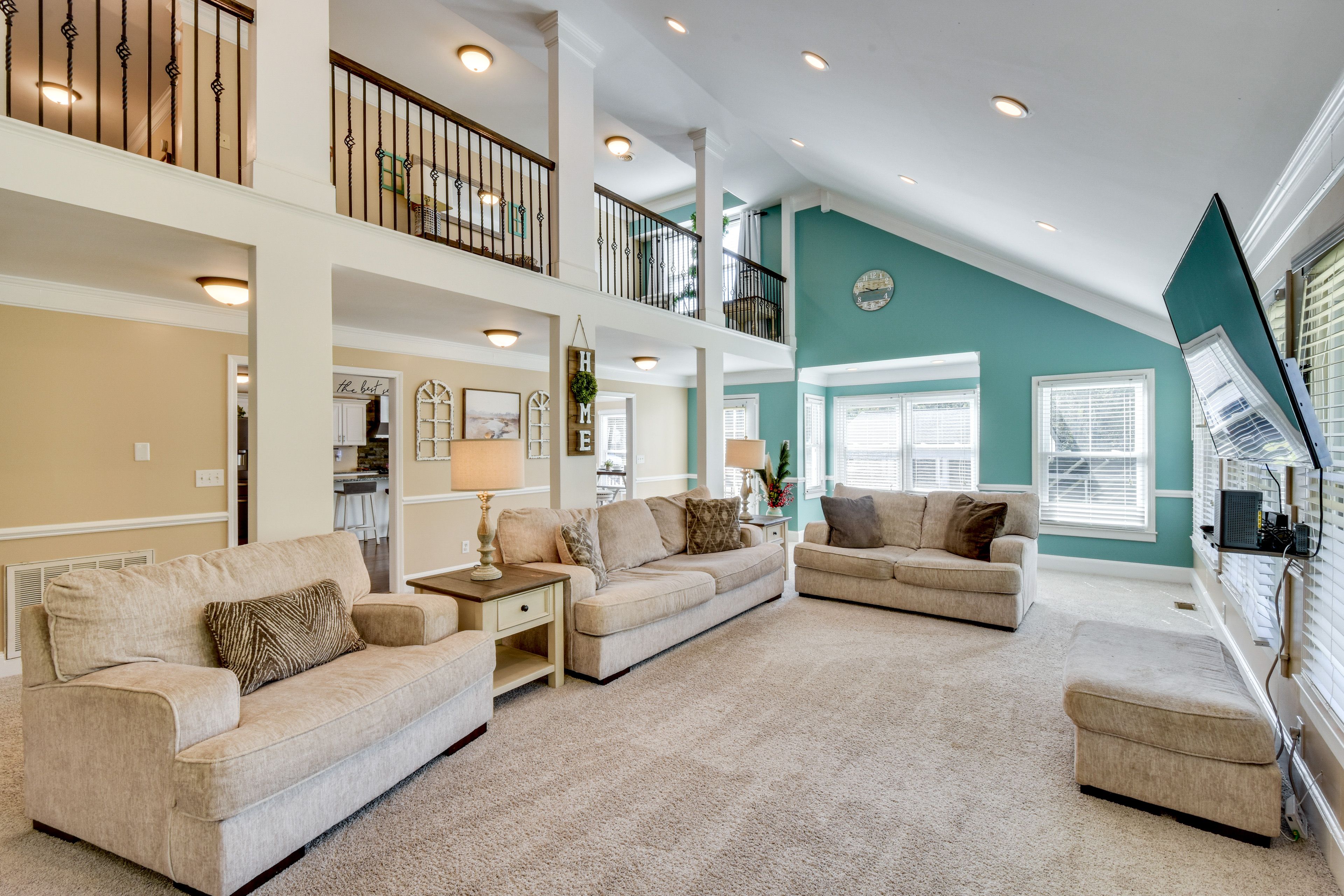 Living Area | Smart TV | Fireplace