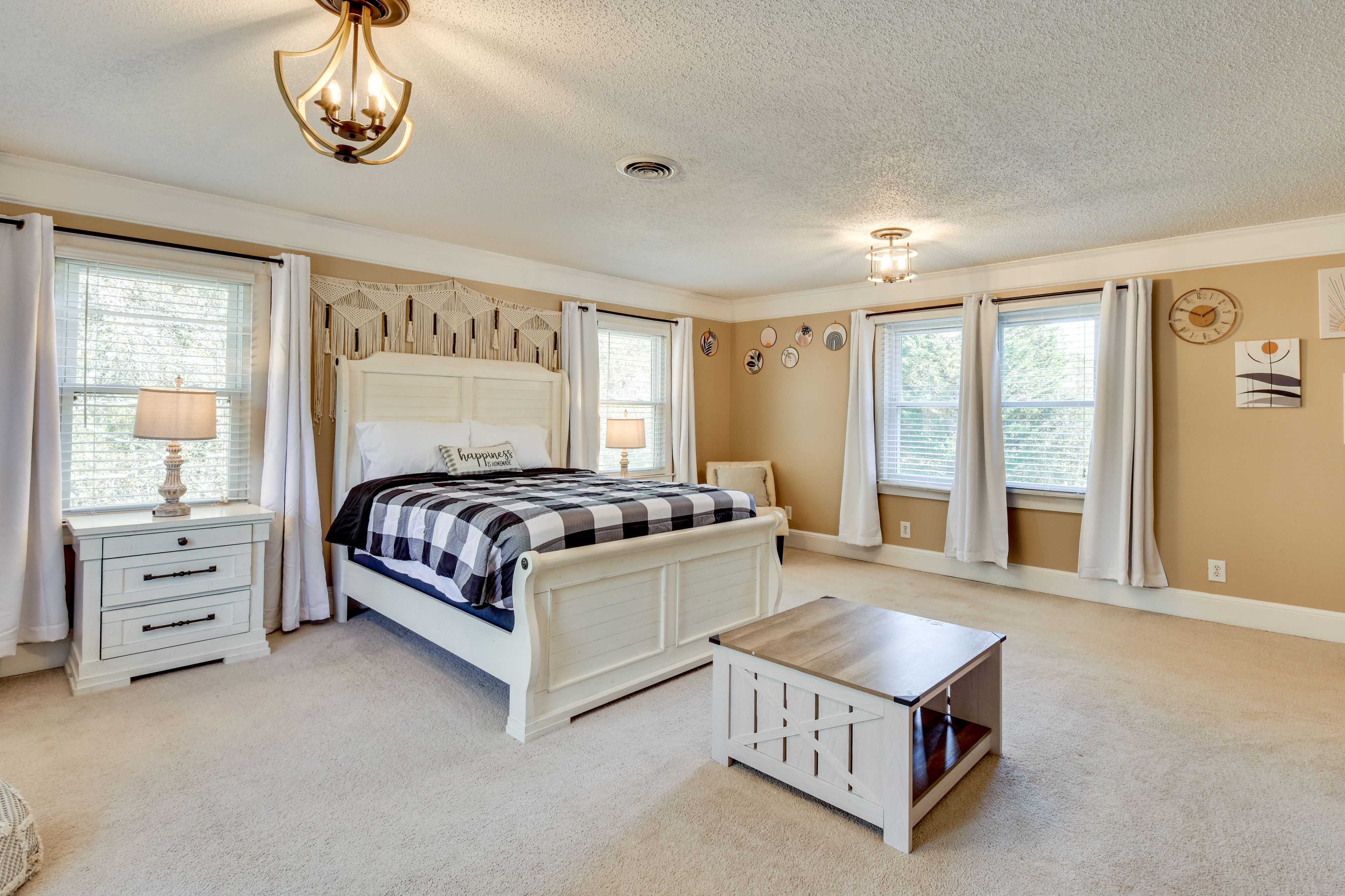 Bedroom 2 | Queen Bed | Smart TV | 2nd Floor