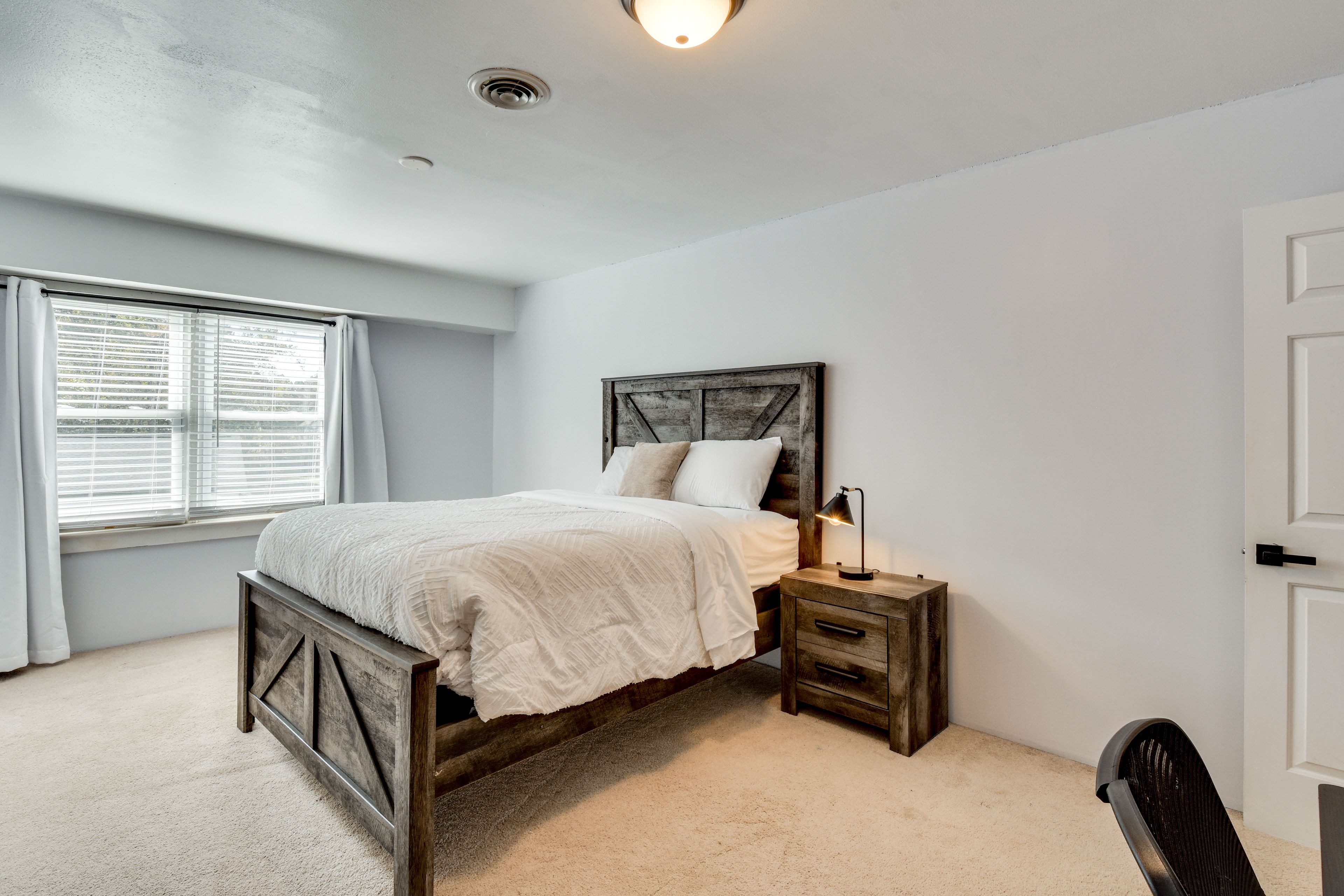 Bedroom 5 | Queen Bed | Smart TV | 2nd Floor