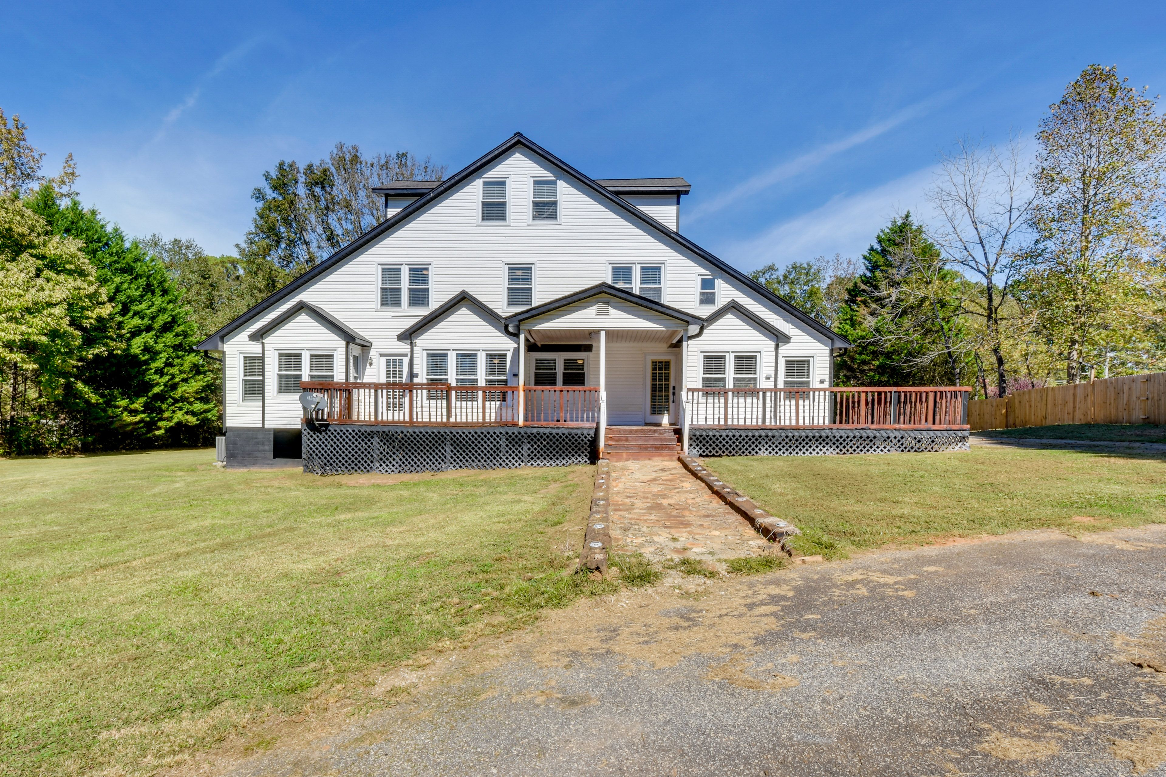 Parking | Driveway (7 Vehicles)