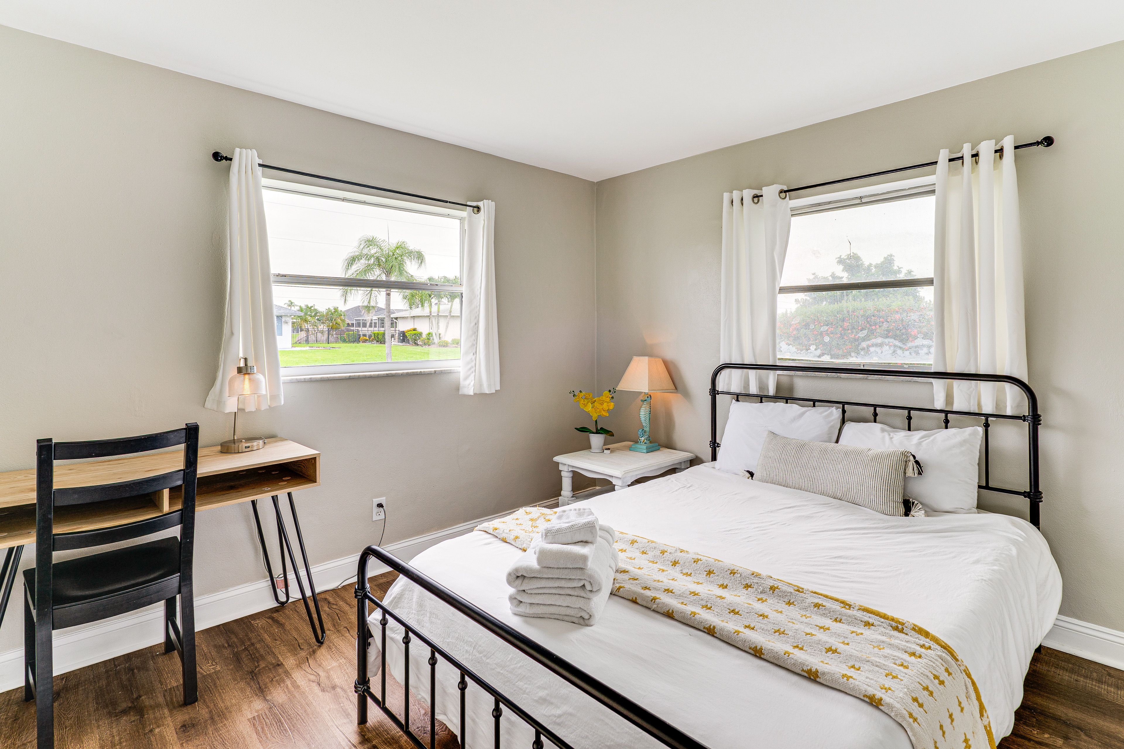 Bedroom 2 | Queen Bed