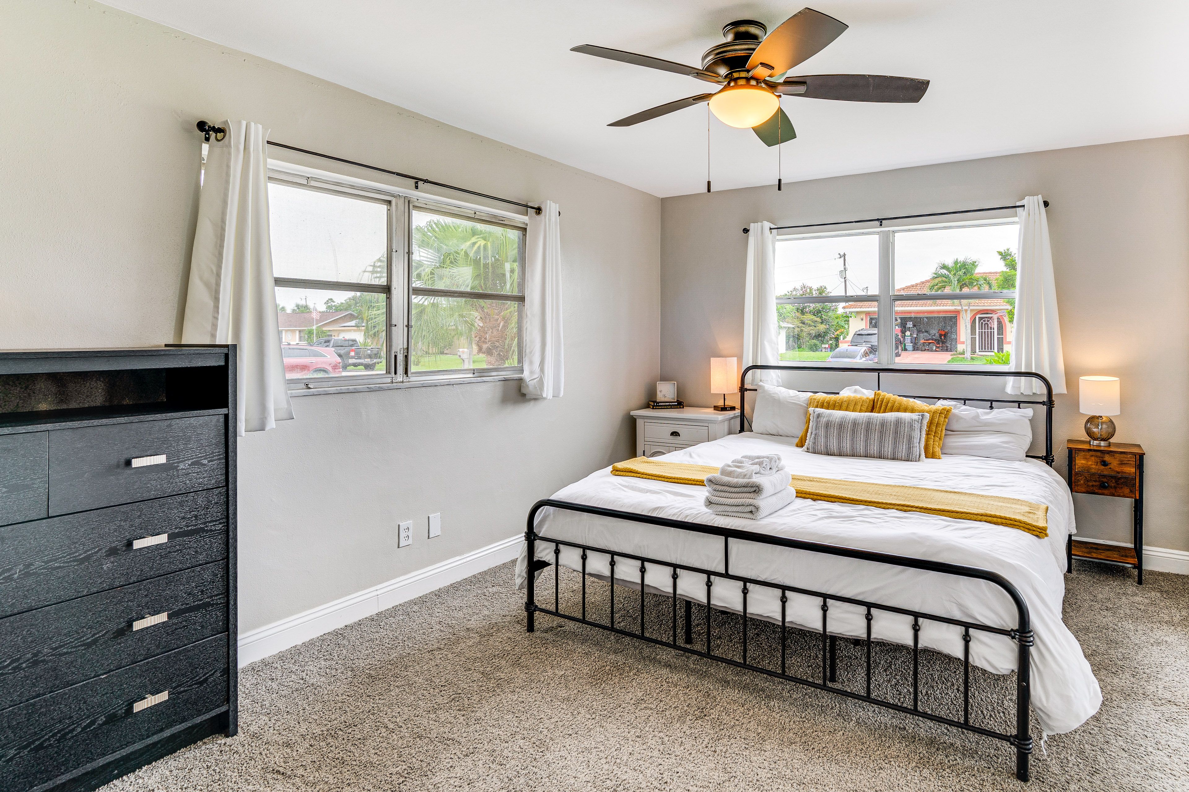 Bedroom 1 | King Bed