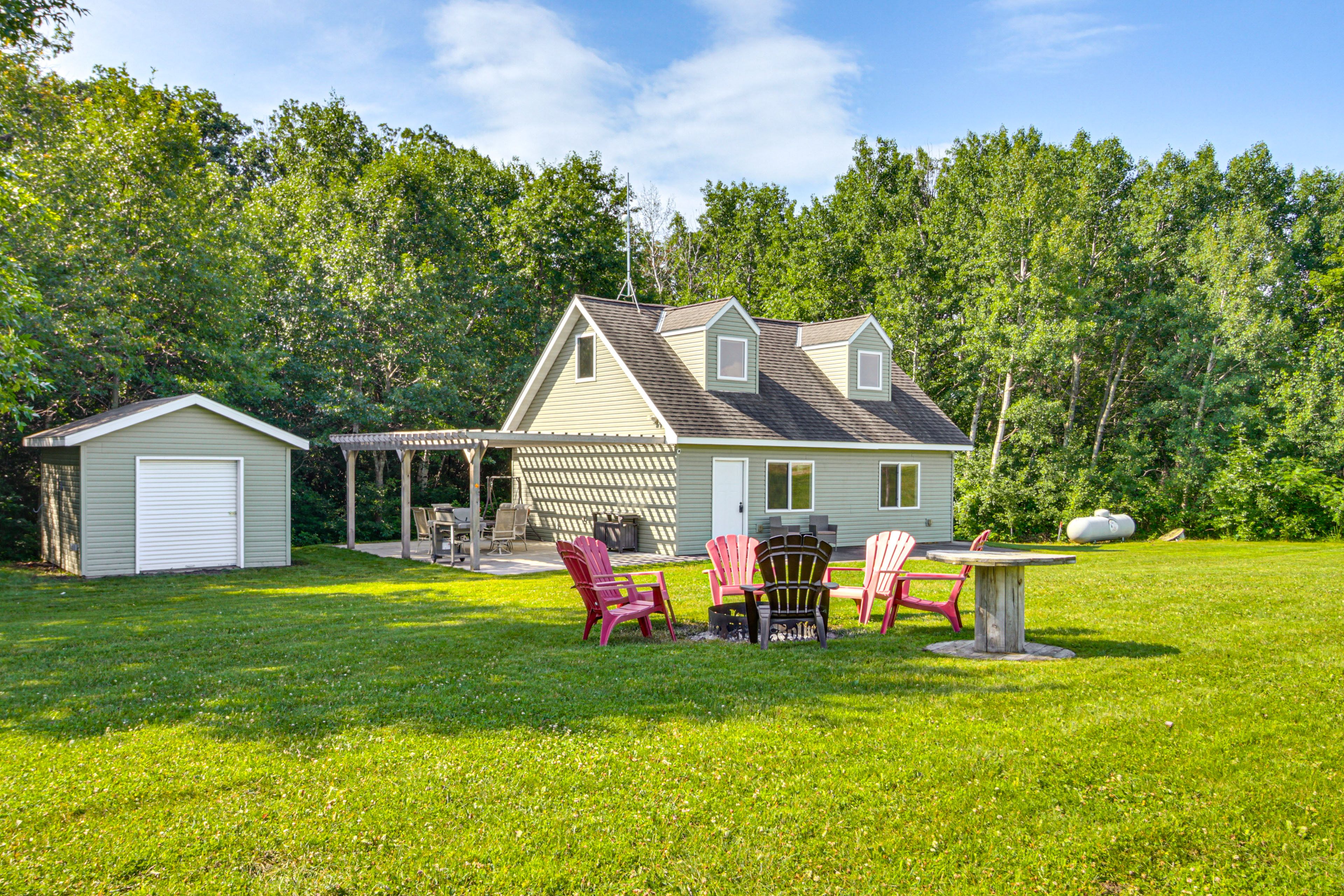 Exterior | Parking | Gravel Driveway (4 Vehicles) | Boat/Trailer Parking