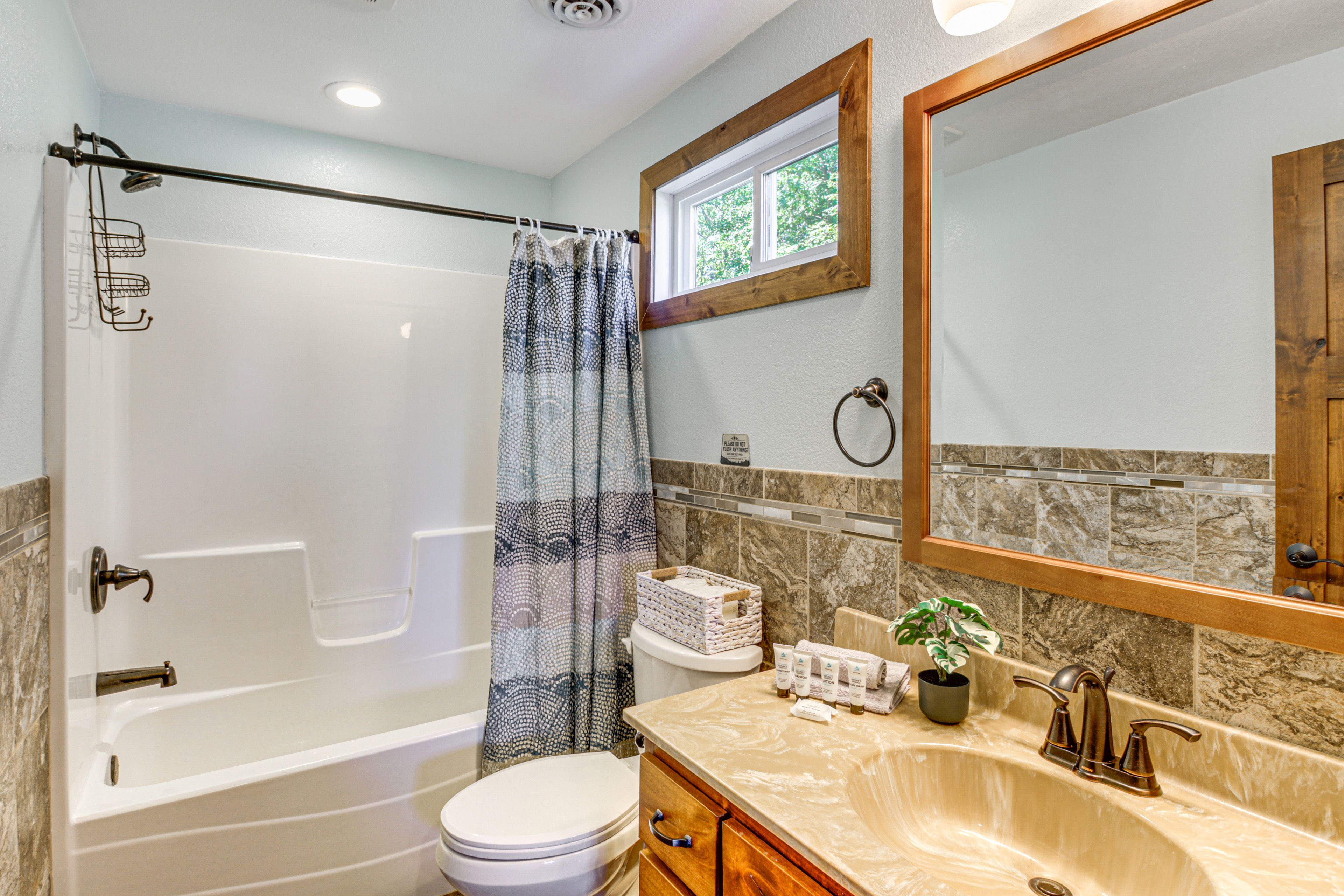 Full Bathroom | 1st Floor