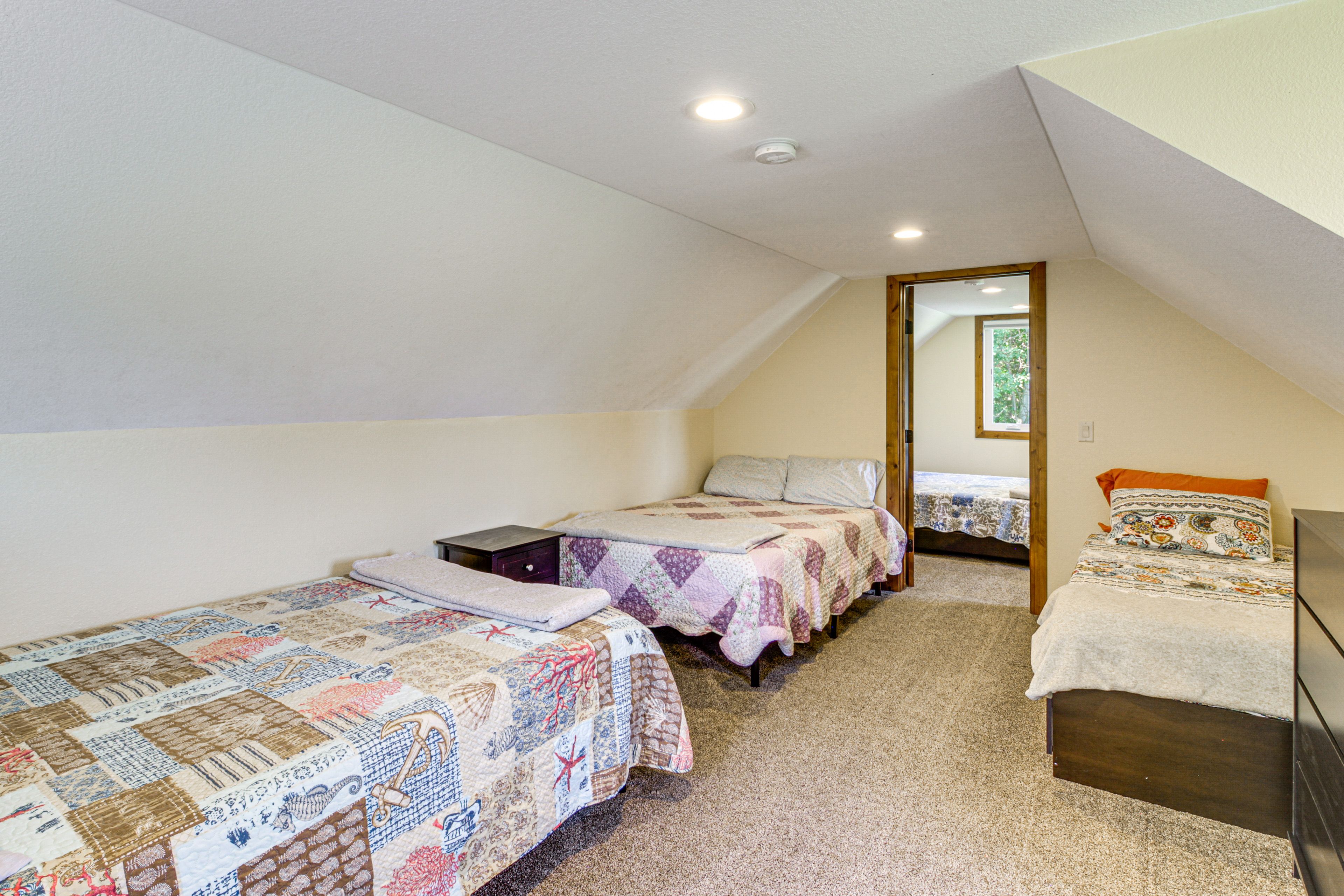 Loft | 2 Full Beds | Twin Bed | 2nd Floor