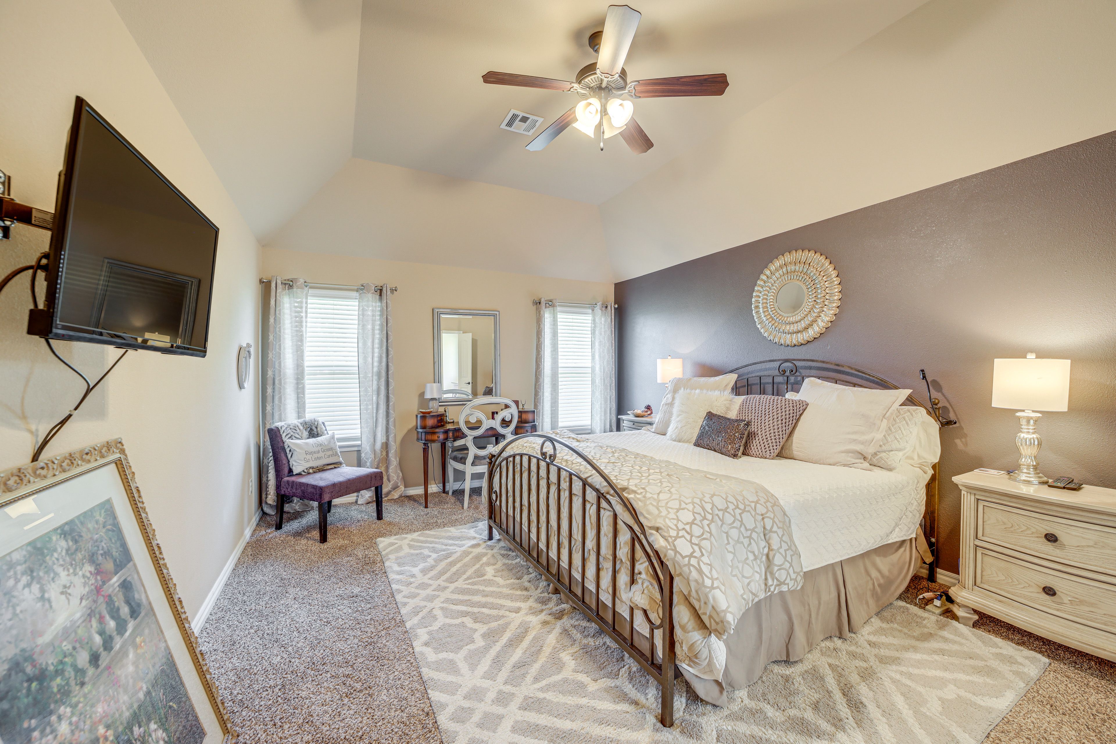 Bedroom 1 | King Bed | 1st Floor