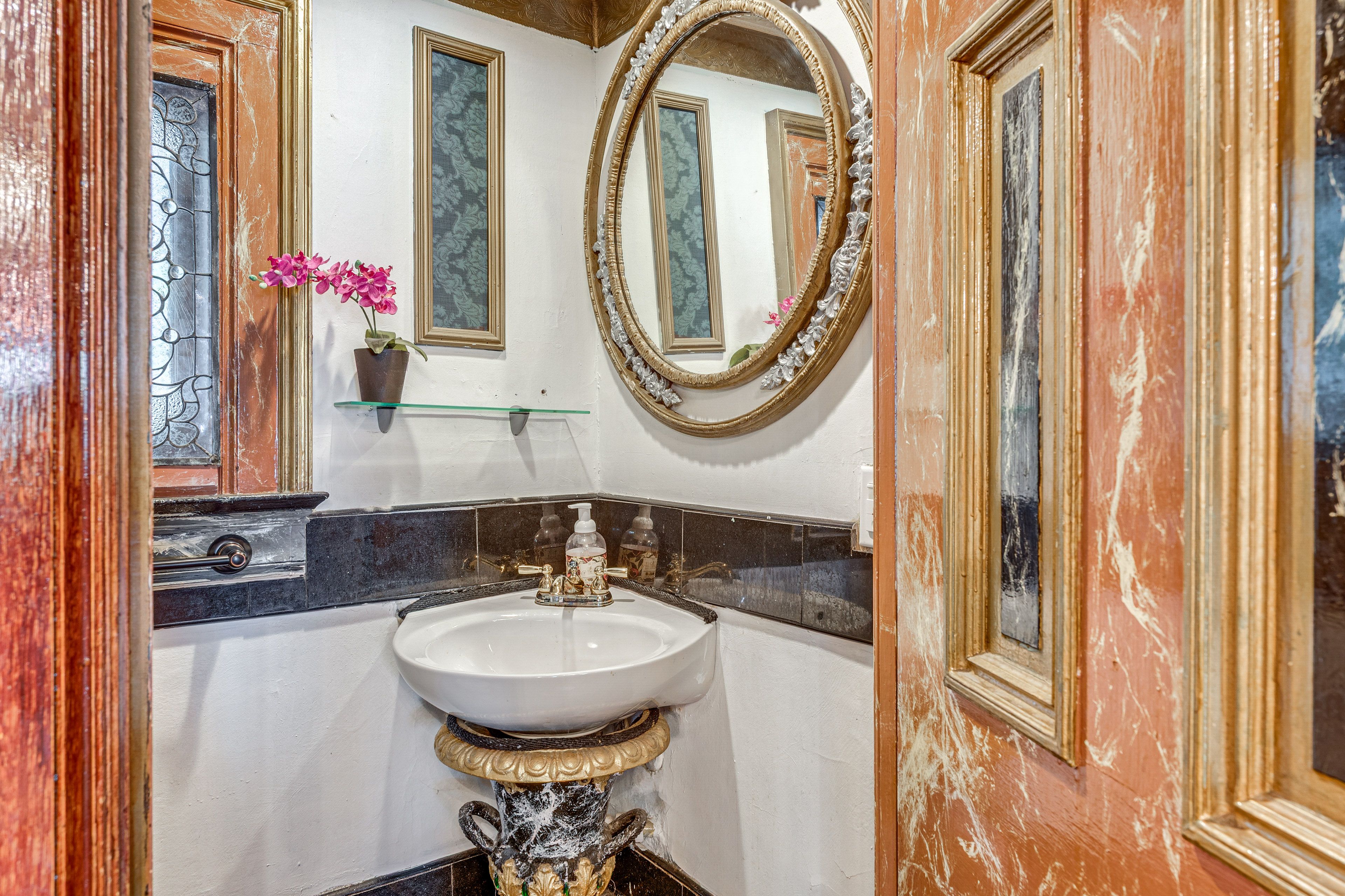 Half Bathroom | 1st Floor