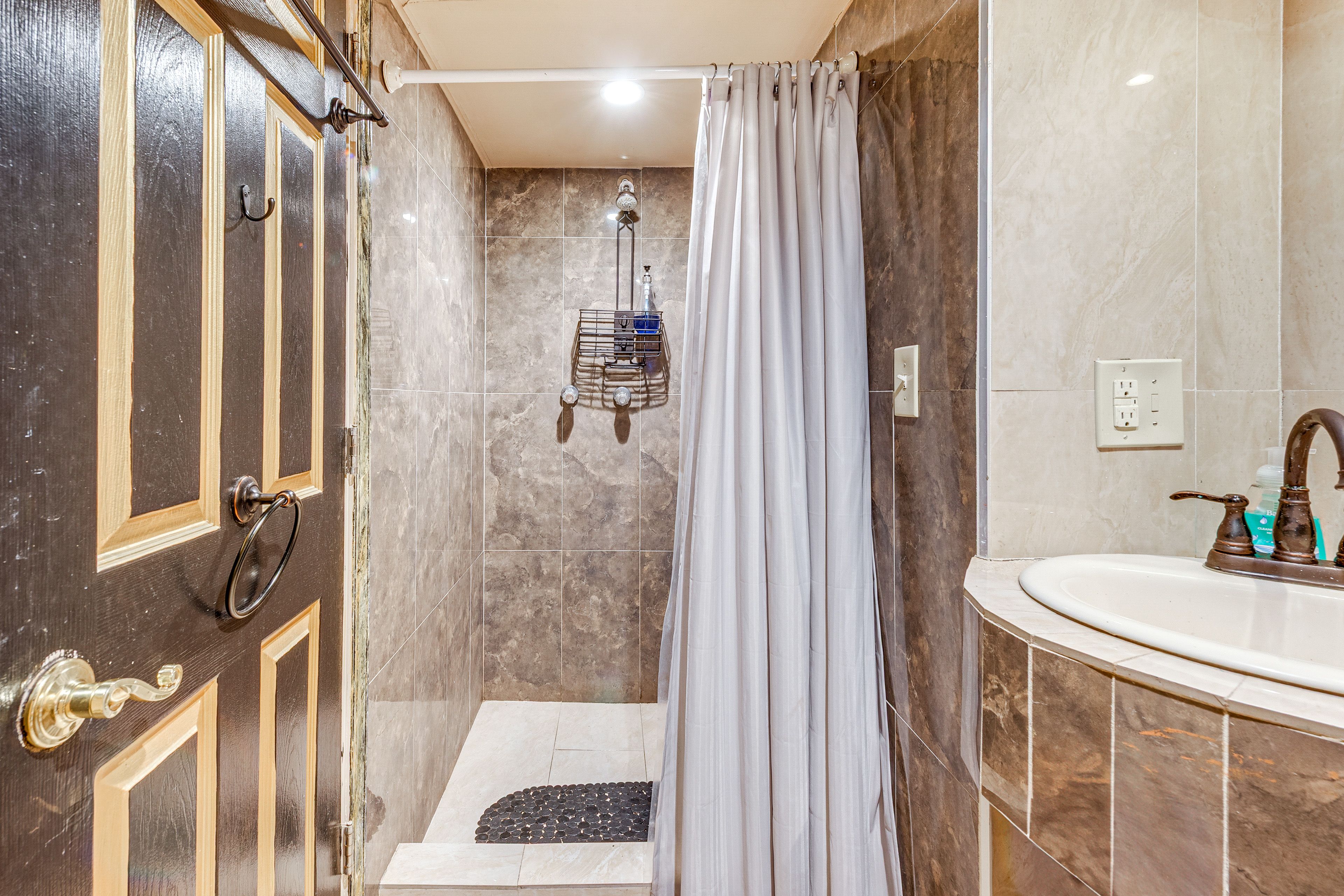 Full Bathroom | Basement