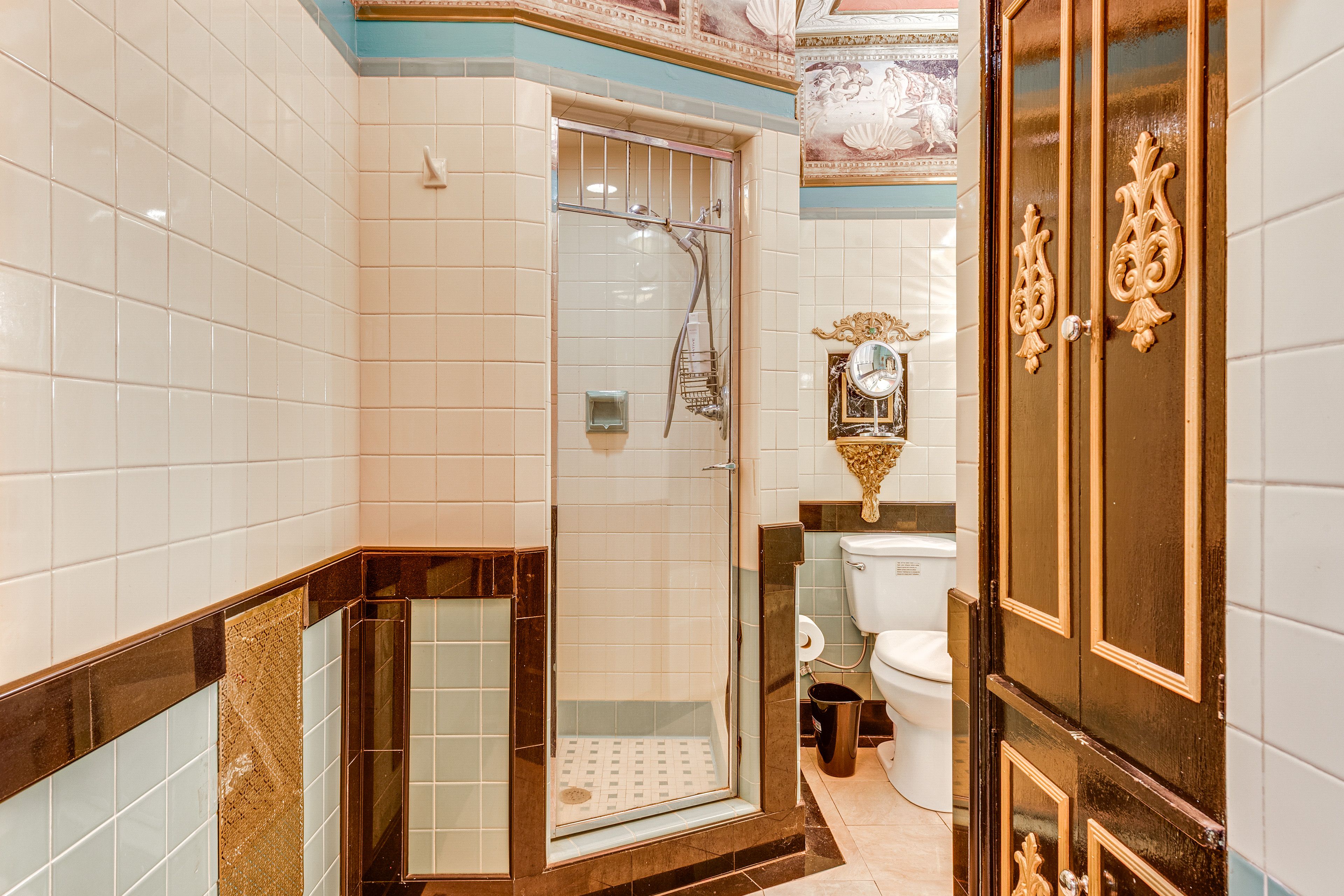 Full Bathroom | 2nd Floor | Towels Provided