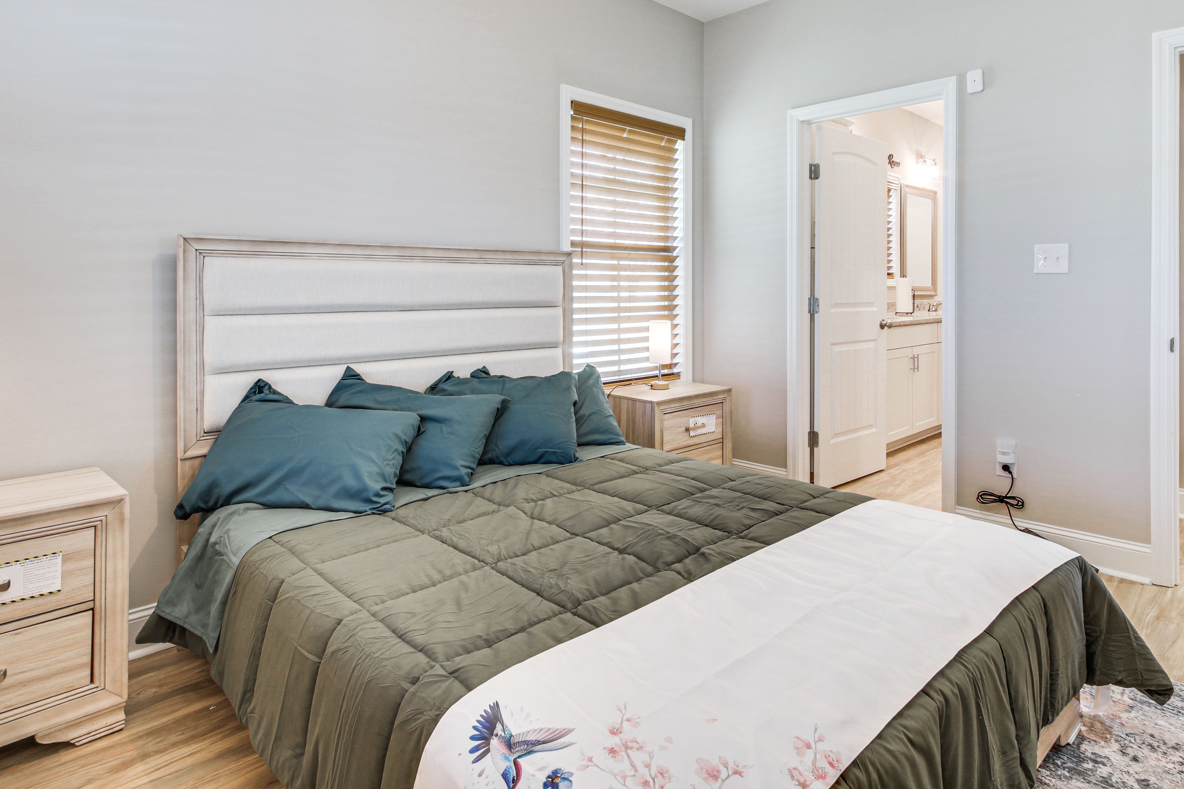 Bedroom 3 | Queen Bed