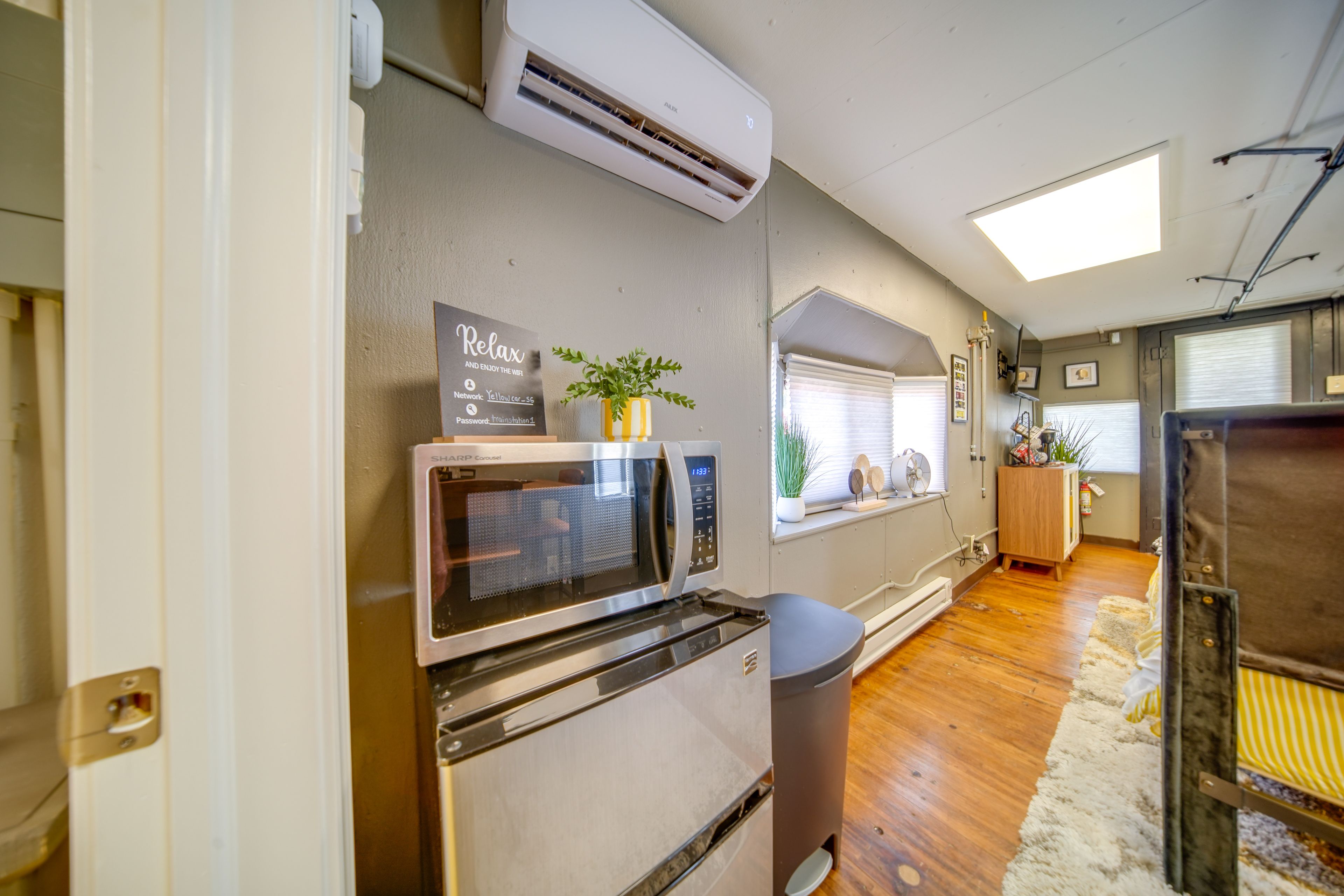 Kitchenette | Microwave | Fridge