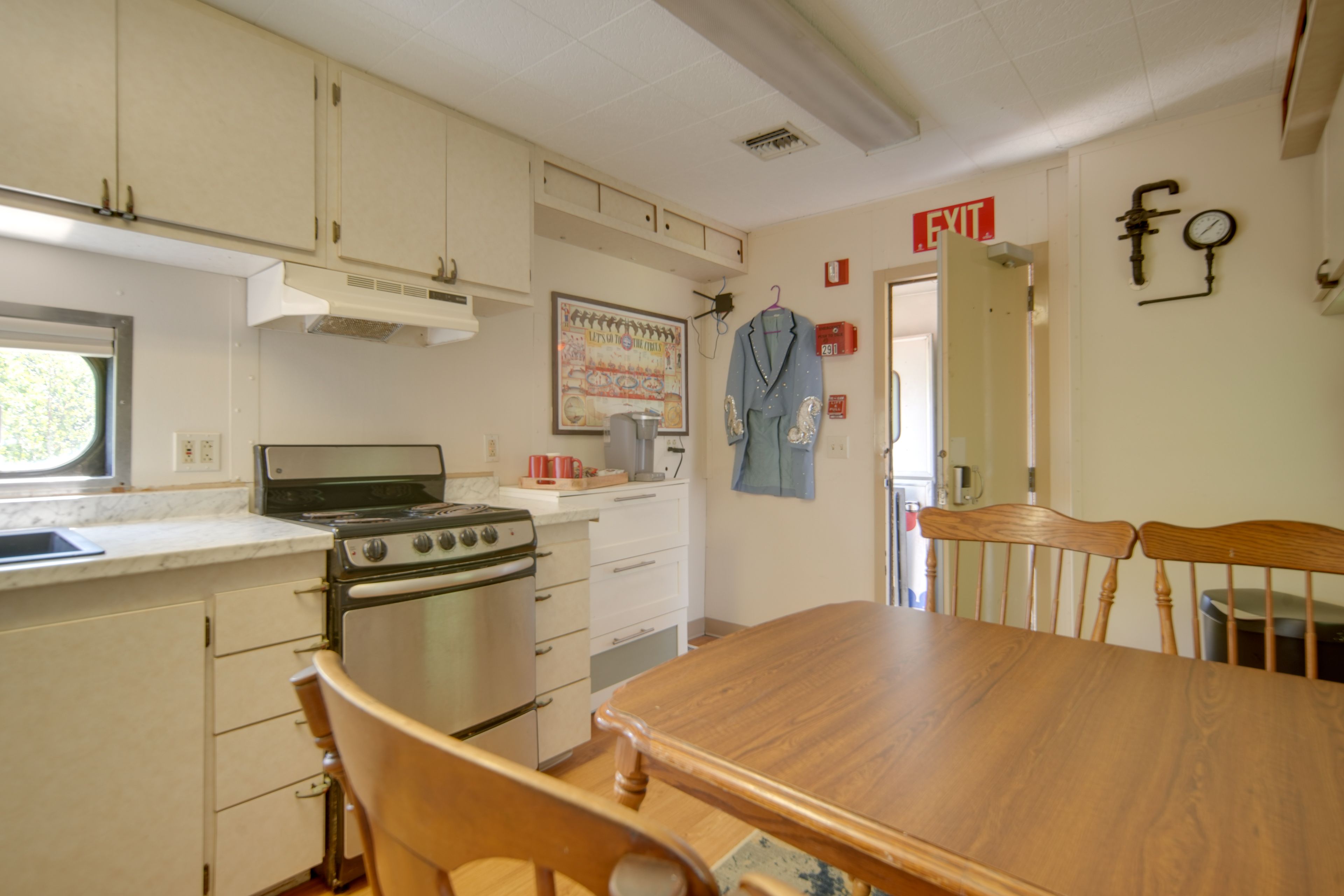 Kitchen | Single-Story Unit | Complimentary Snacks