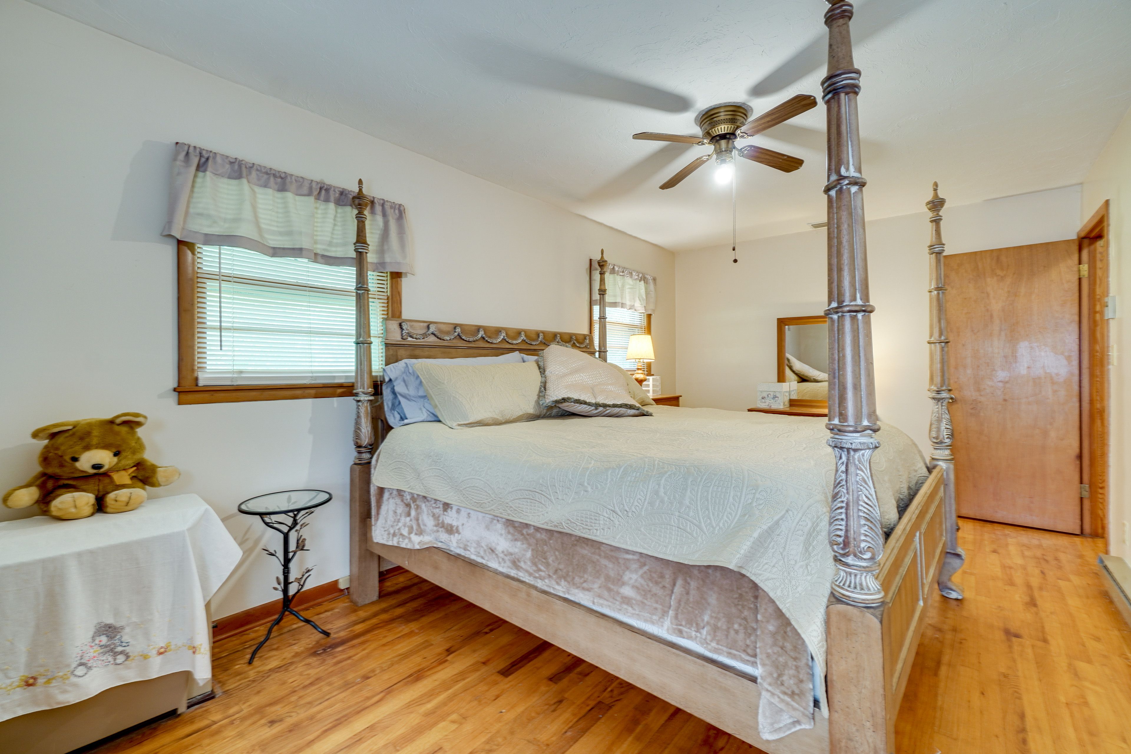 Bedroom 1 | King Bed | Linens