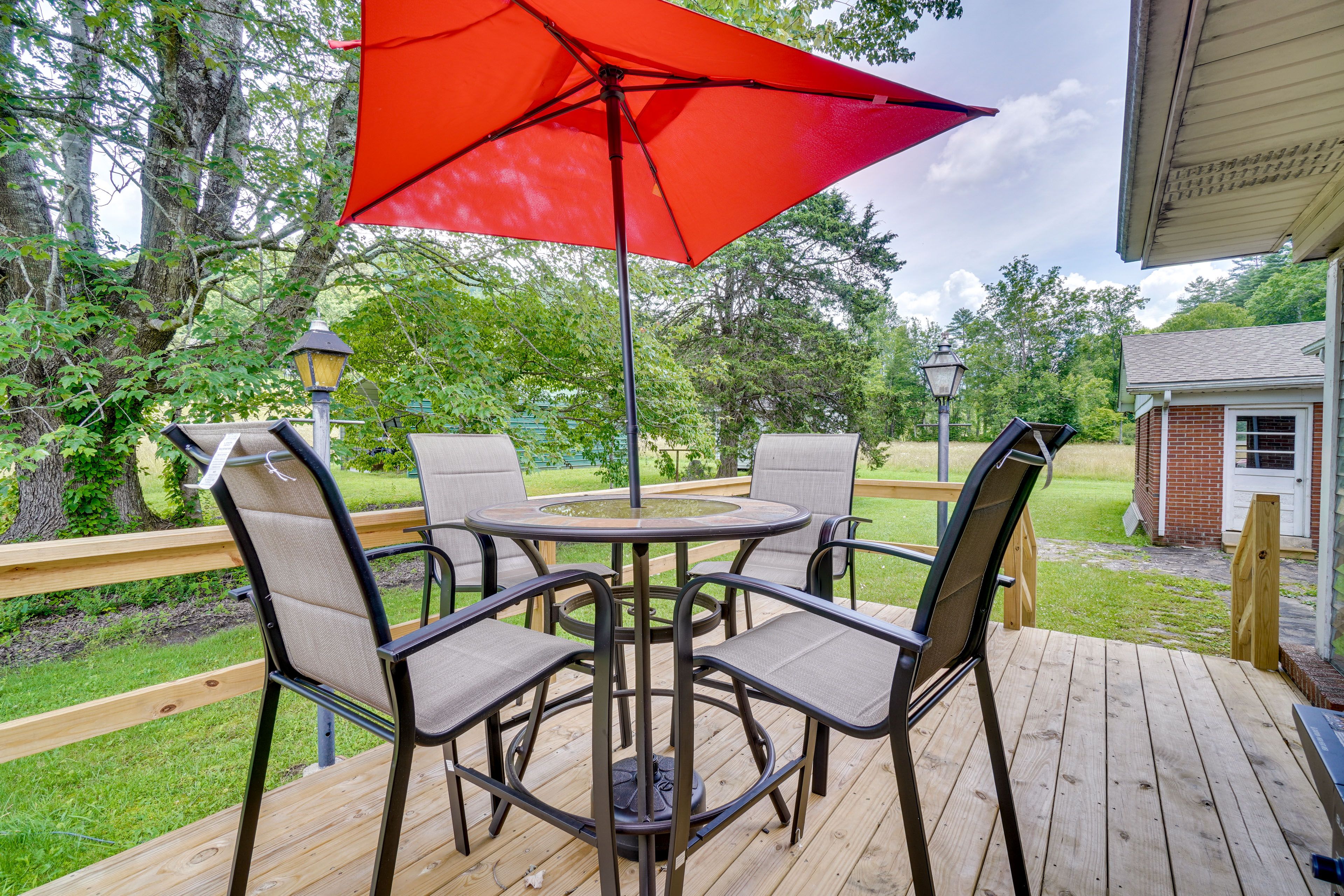 Deck | Blackstone Griddle | Outdoor Dining Set
