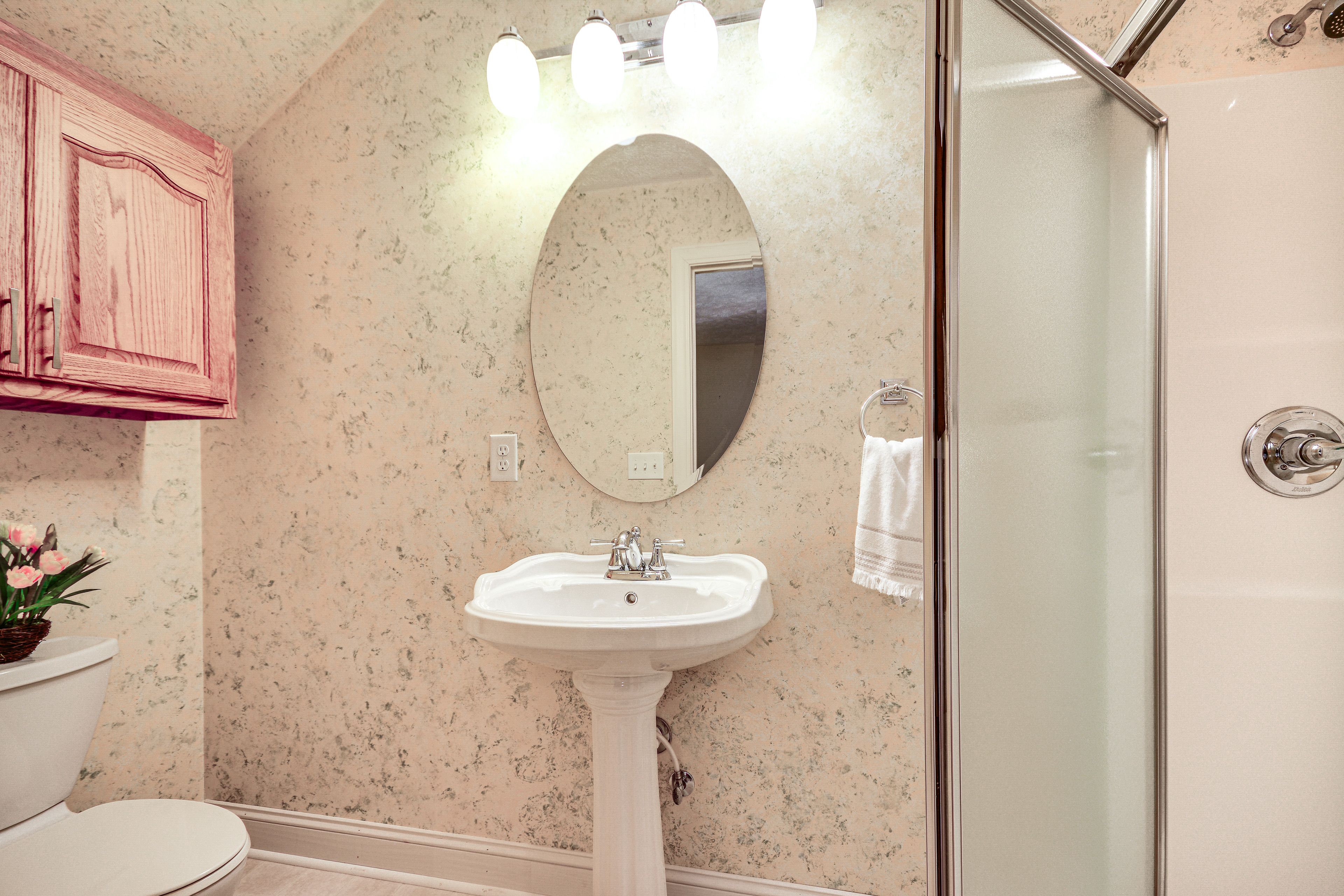 En-Suite Bathroom | 2nd Floor