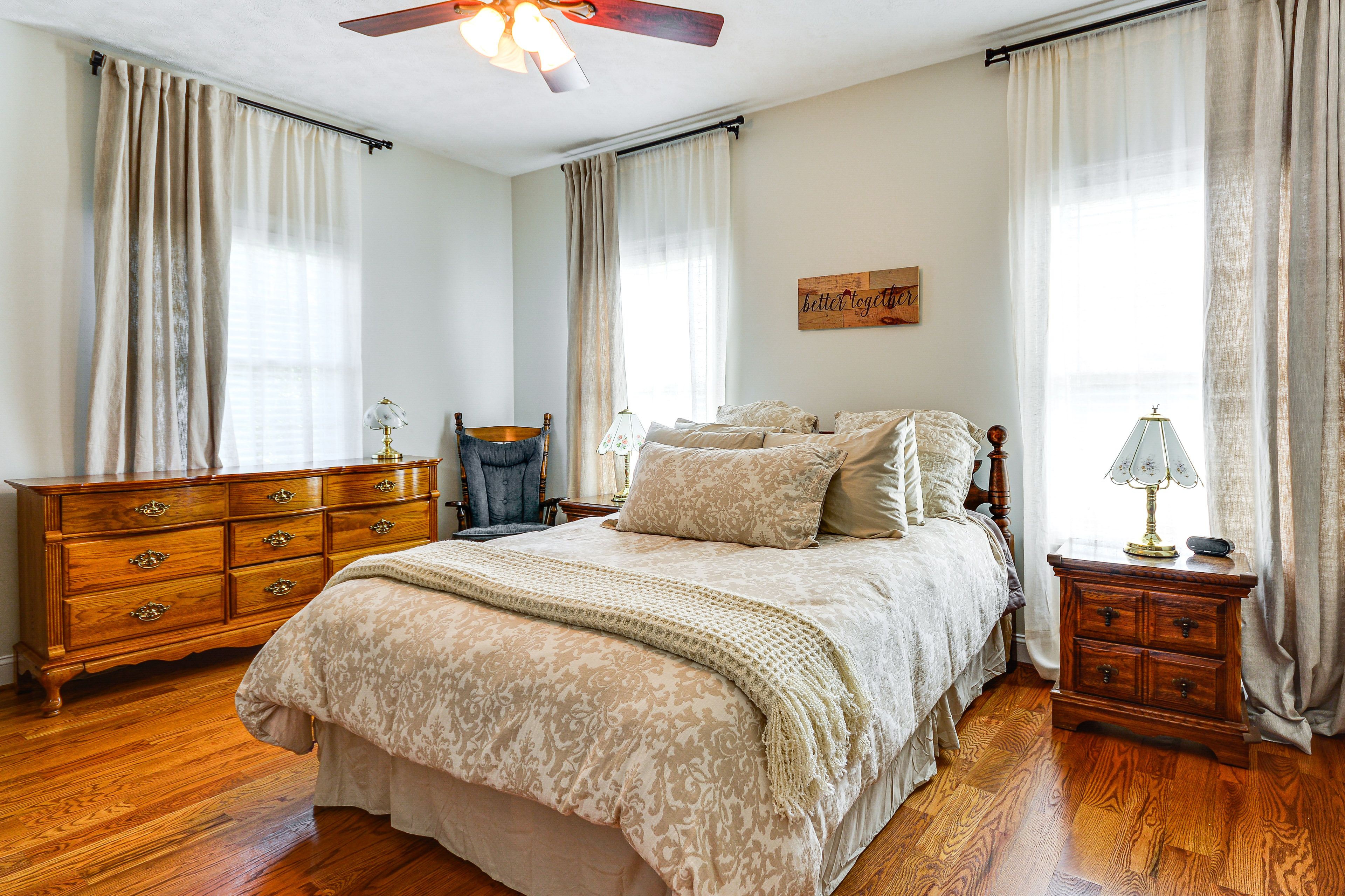 Bedroom 2 | 1st Floor | Queen Bed
