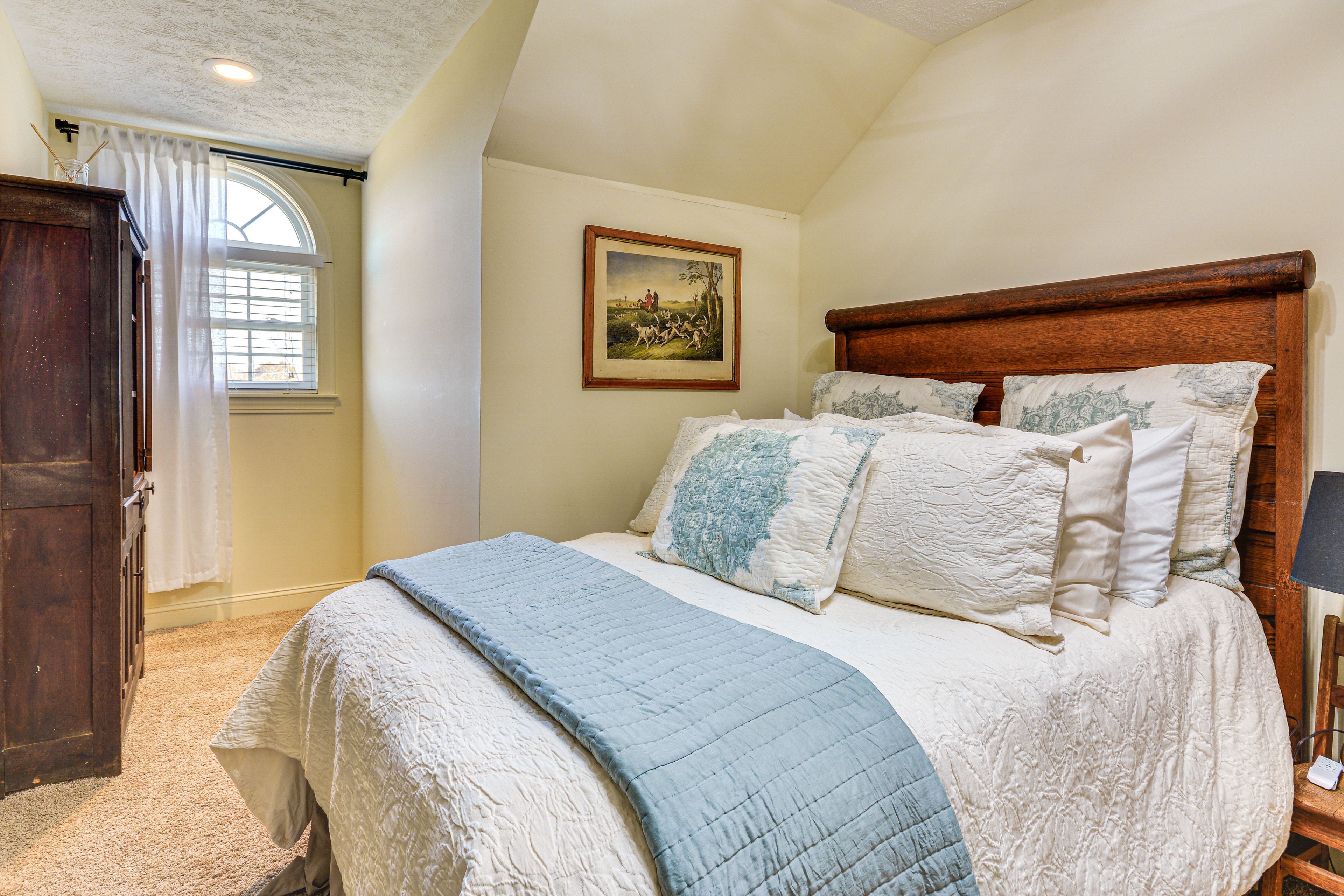 Bedroom 4 | 2nd Floor | Queen Bed