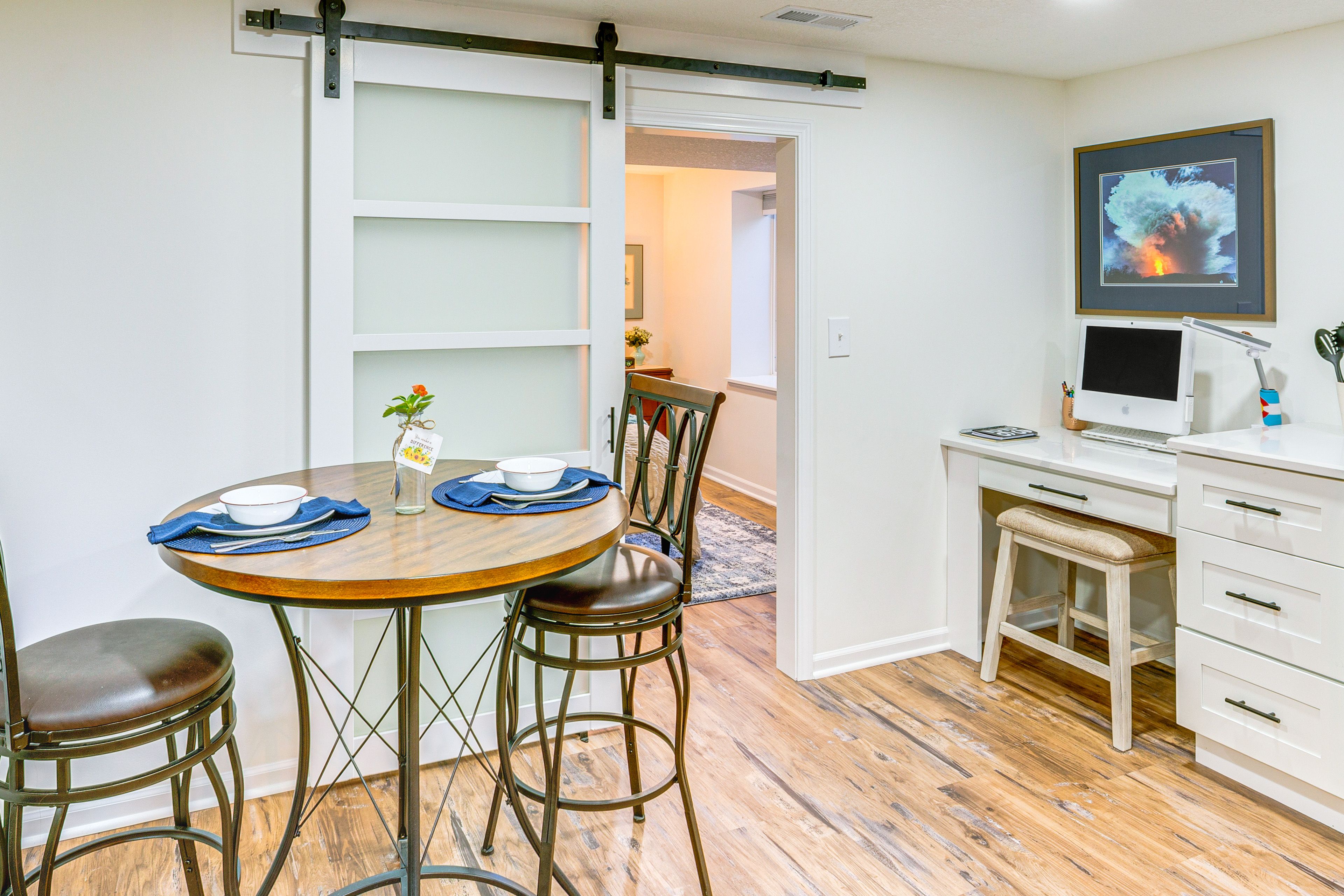 Dining Area | Dishware & Flatware Provided