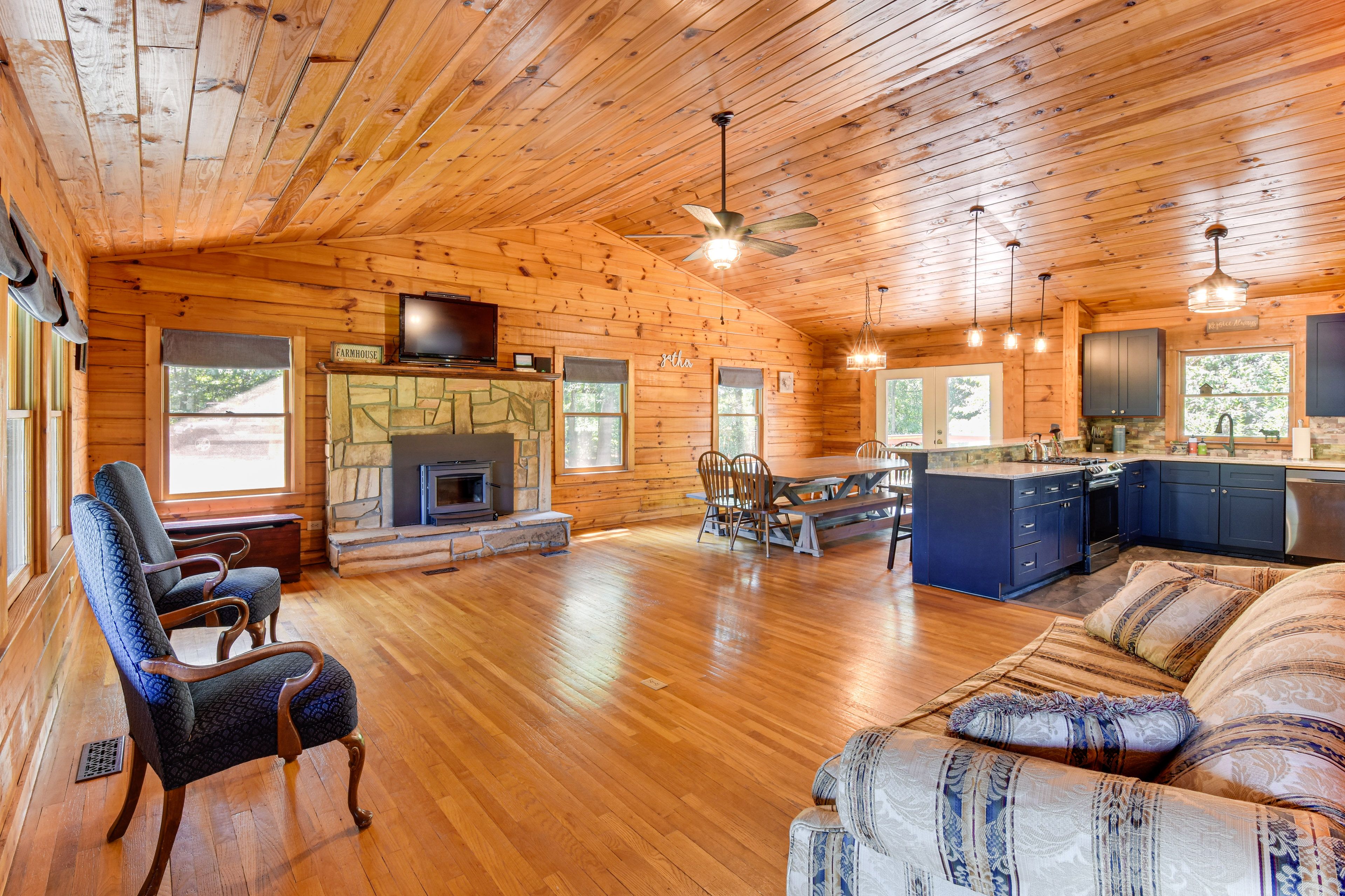 Toccoa Vacation Rental | 3BR | 3BA | Step-Free Entry | 3,000 Sq Ft