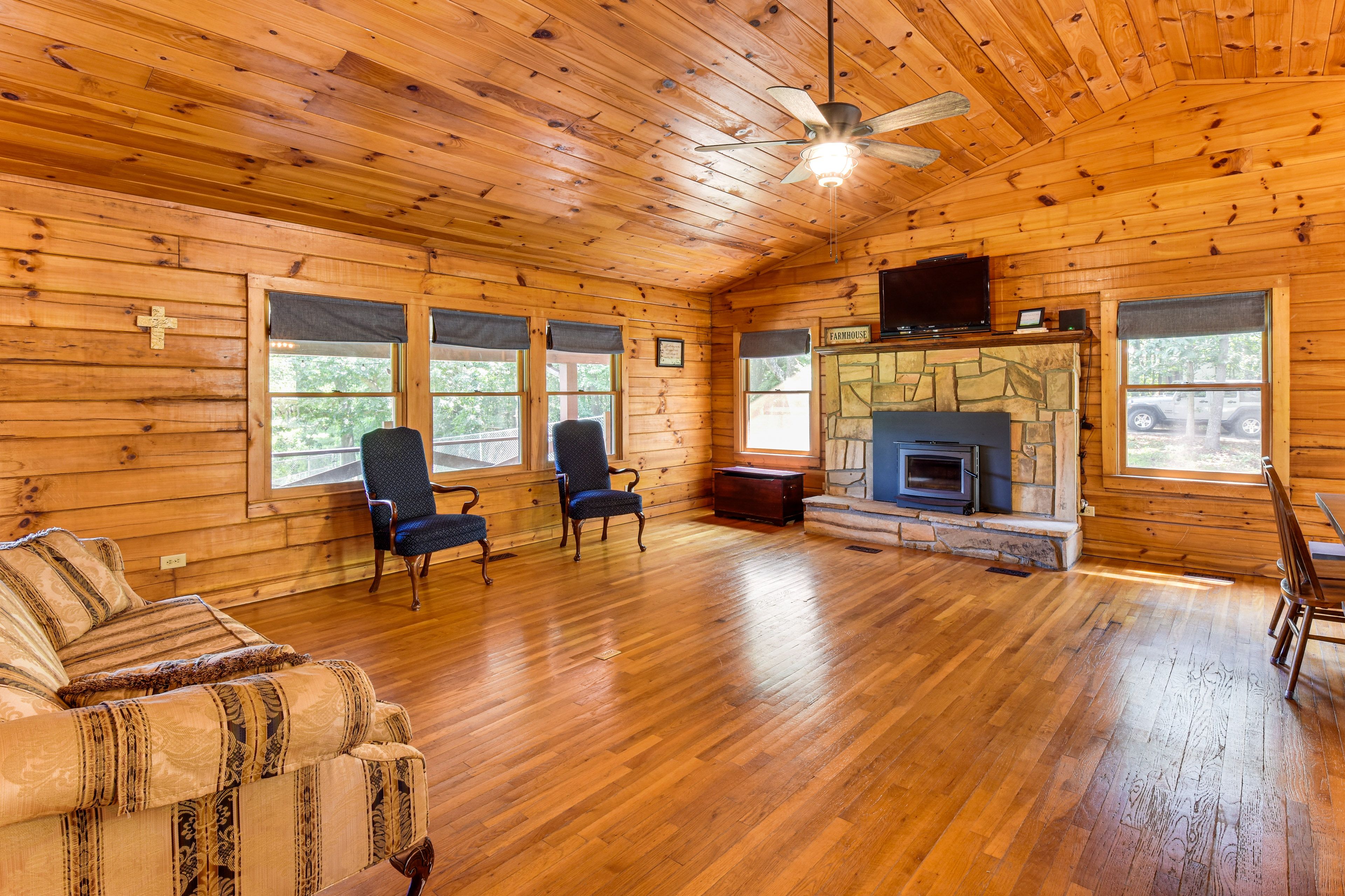 Living Room | Main Level | Gas Fireplace | Smart TV | Central A/C & Heat