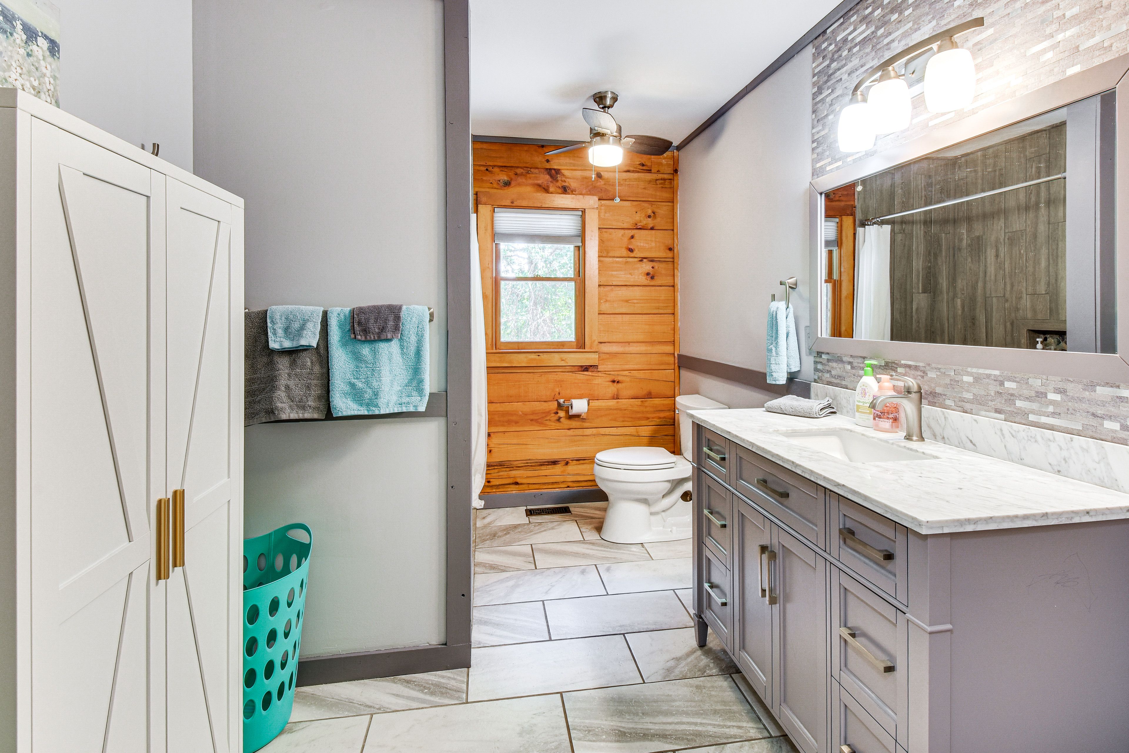Full Bathroom | Main Level | Towels Provided