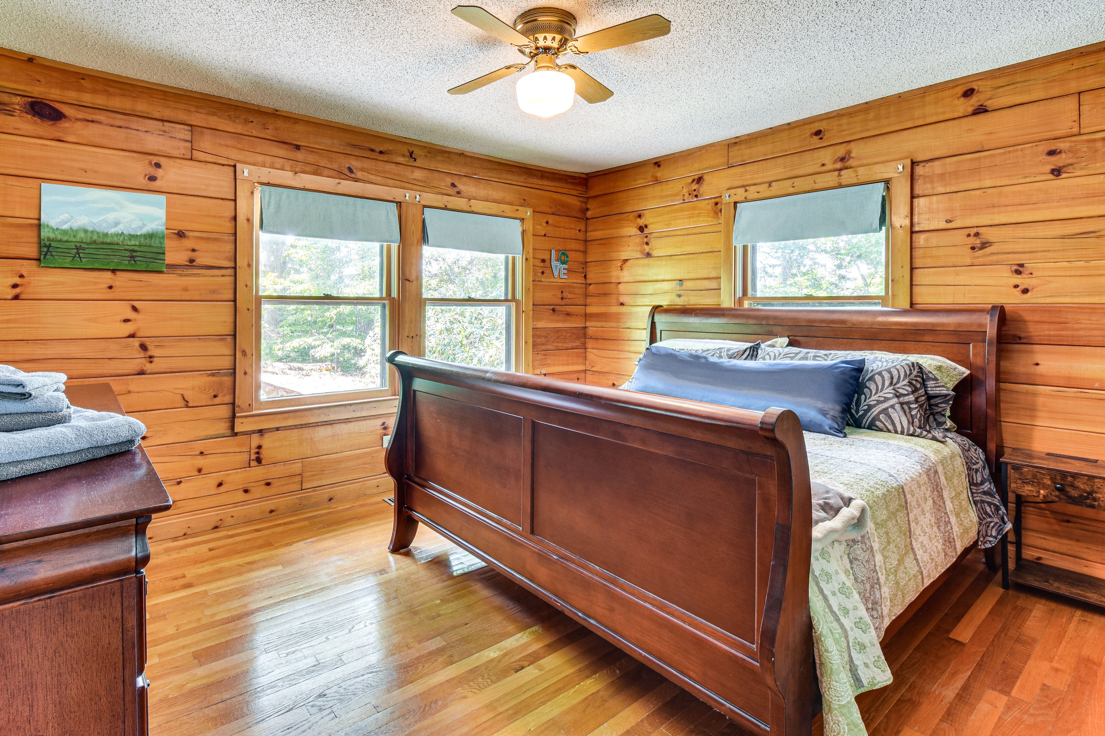 Bedroom 1 | Main Level | King Bed | Linens Provided