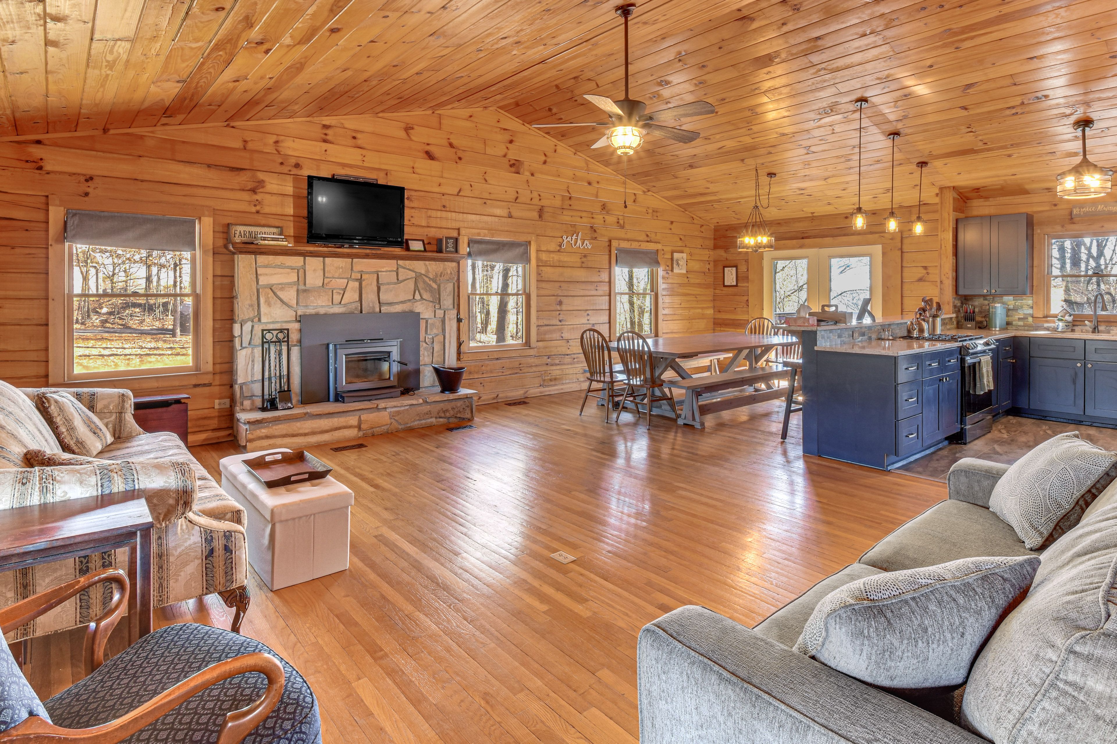 Toccoa Vacation Rental | 3BR | 3BA | Step-Free Entry | 3,000 Sq Ft