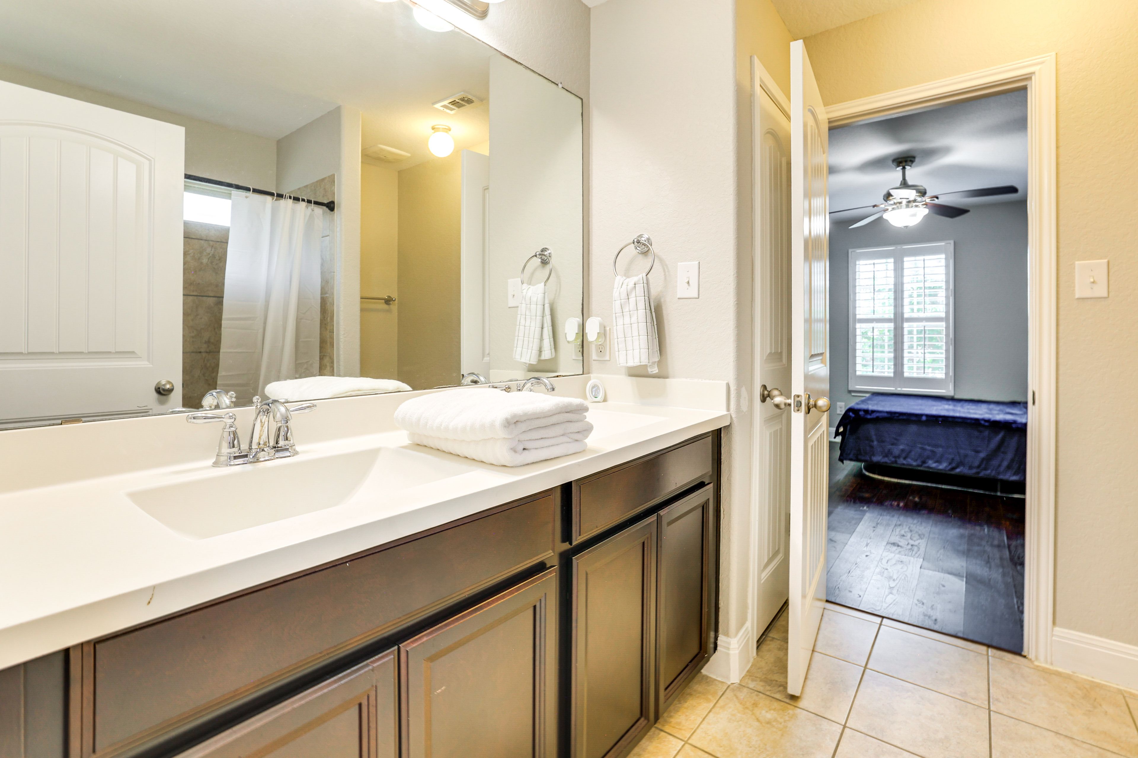 Jack-and-Jill Bathroom | 2nd Floor