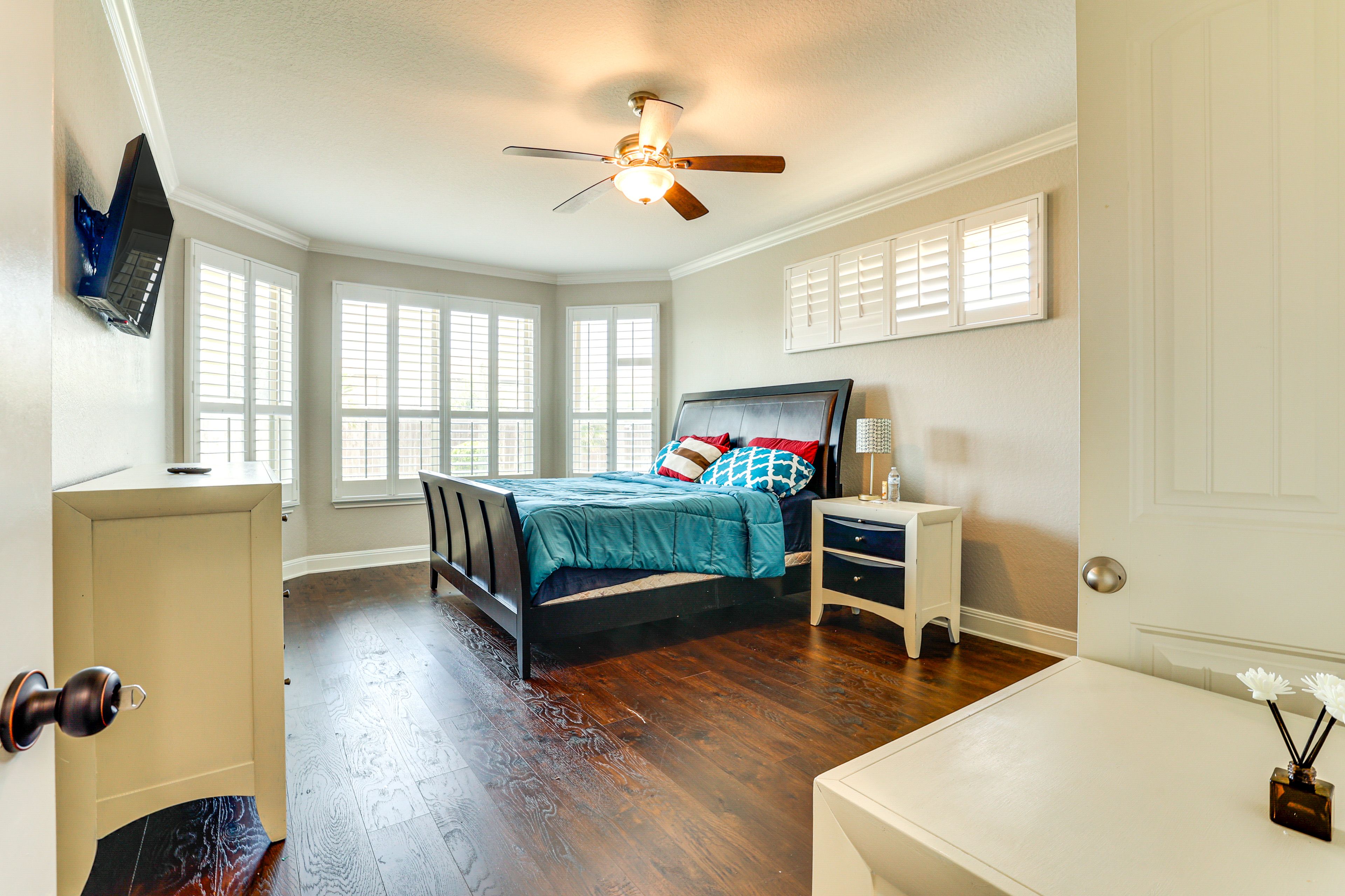 Bedroom 1 | King Bed | Linens Provided | 1st Floor