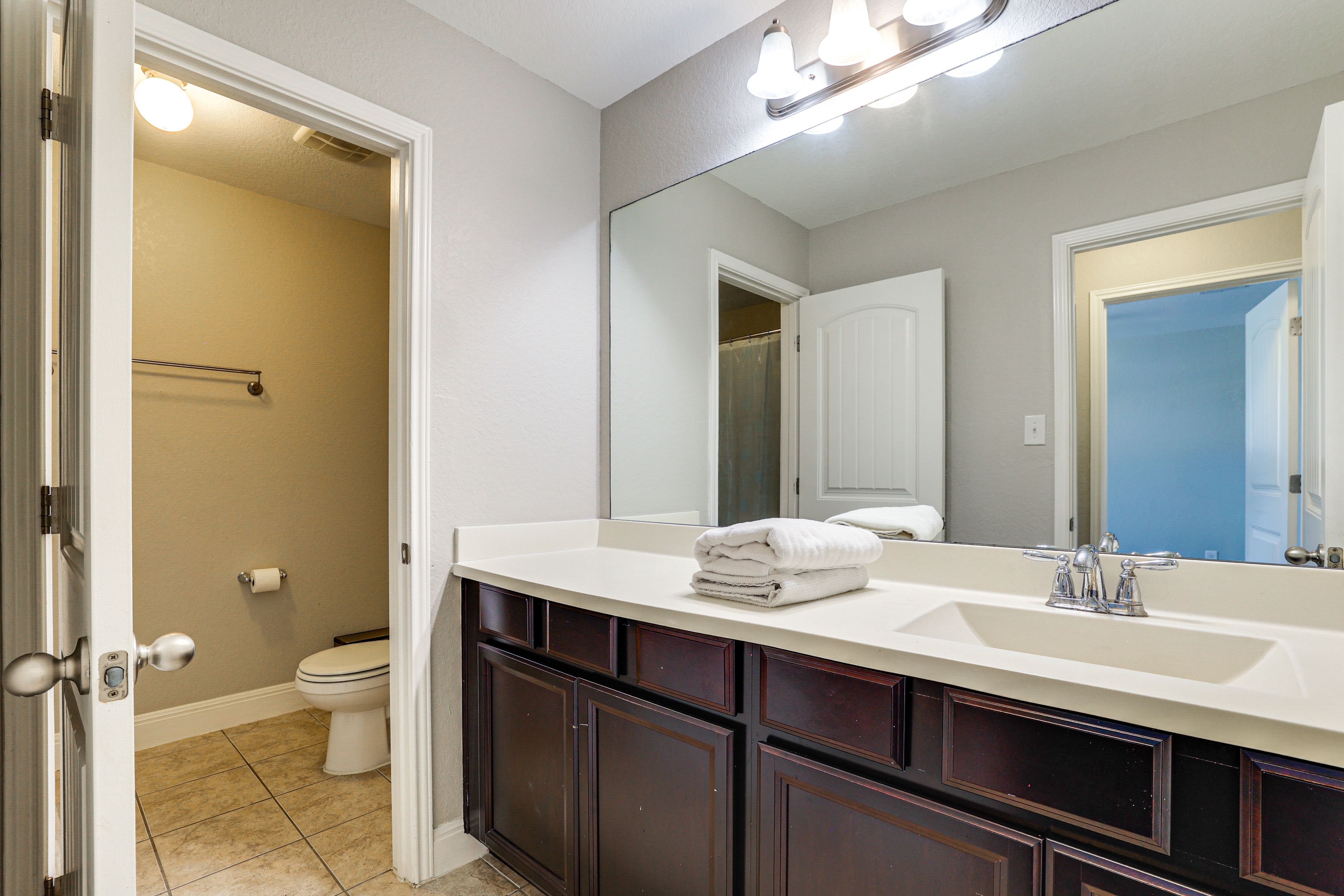Full Bathroom | 2nd Floor