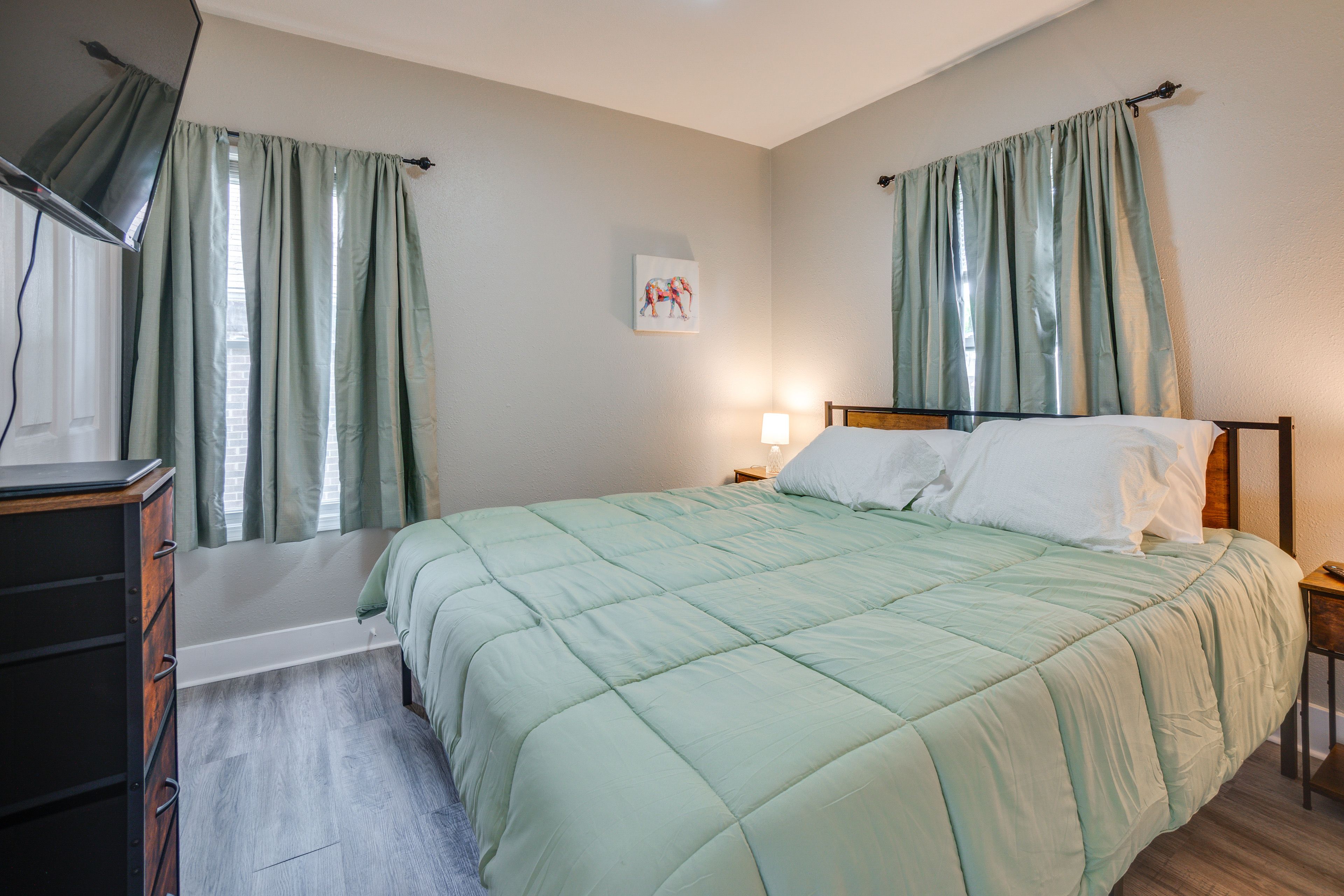 Bedroom 1 | King Bed | 1st Floor | Linens Provided