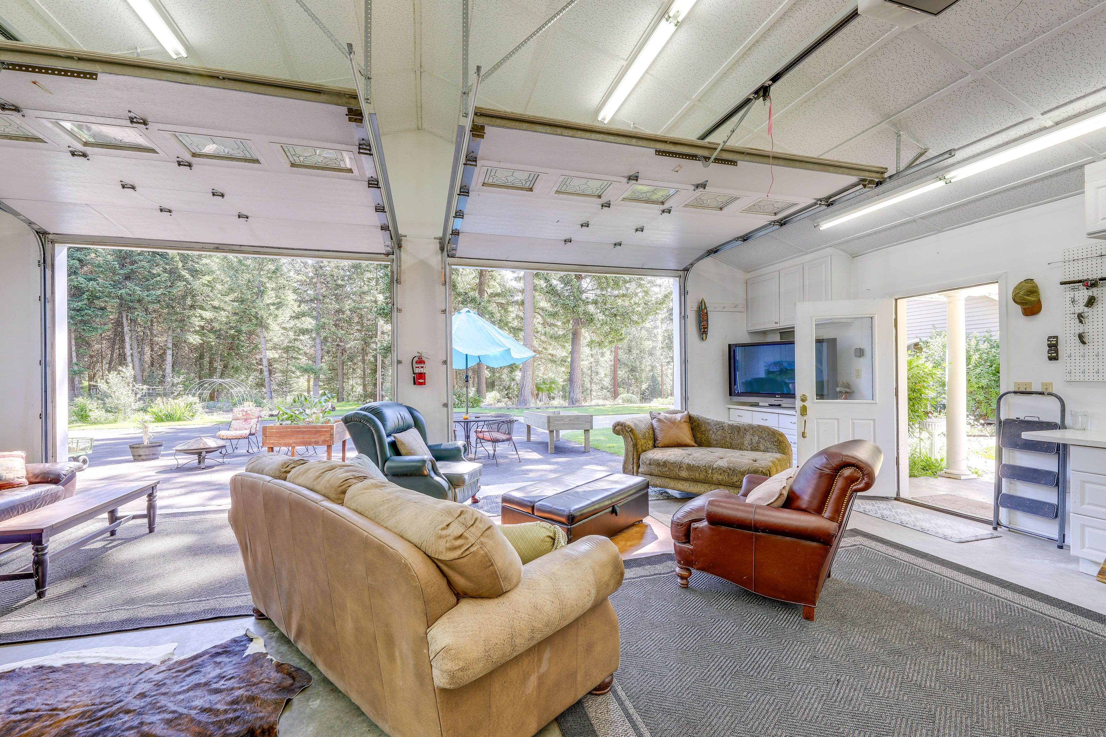Living Space | 2 Sleeper Sofas | Free WiFi | Central A/C & Heating