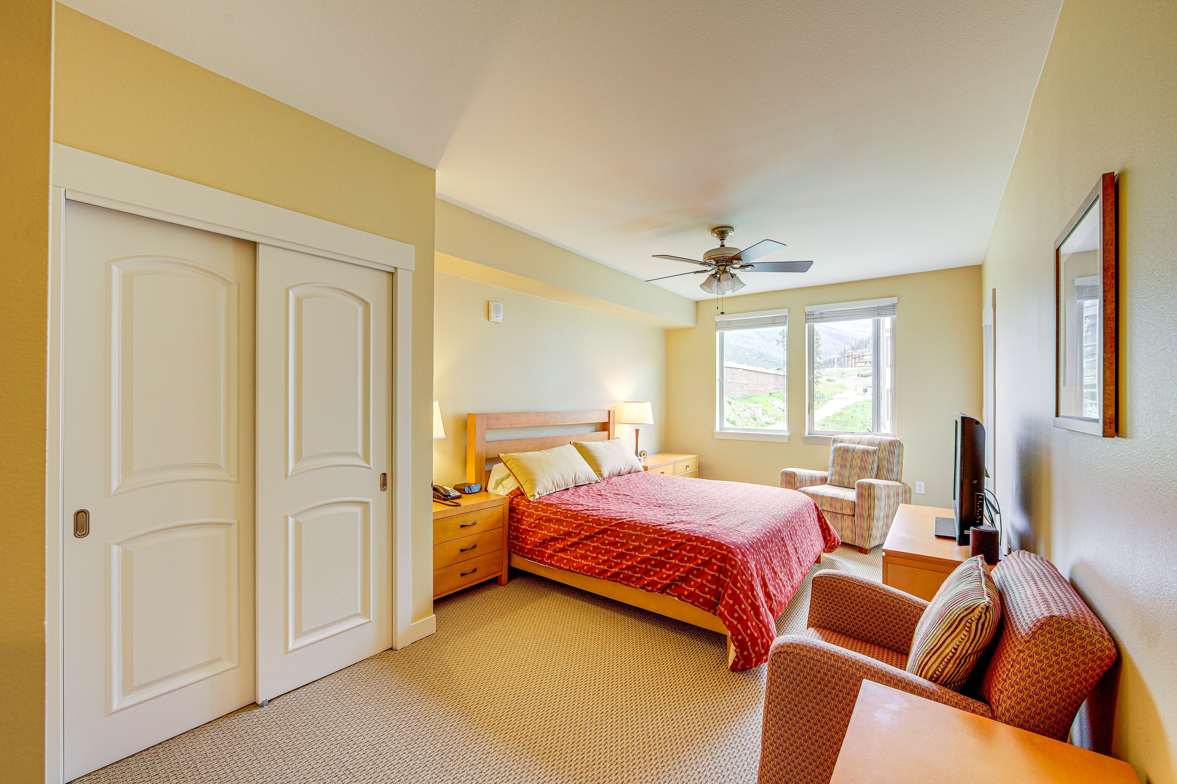 Bedroom 1 | King Bed | Linens Provided