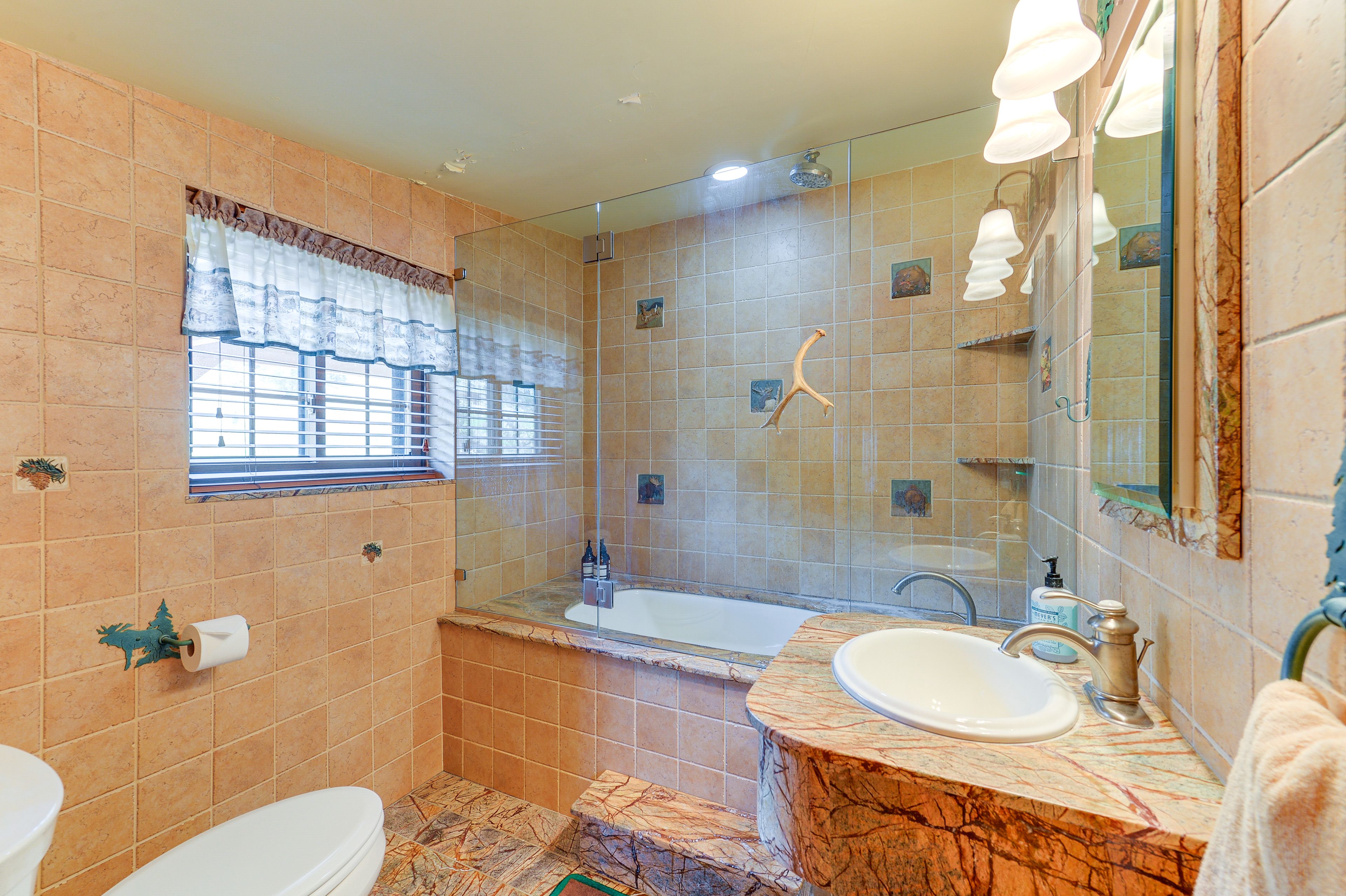 Bathroom | 2nd Floor