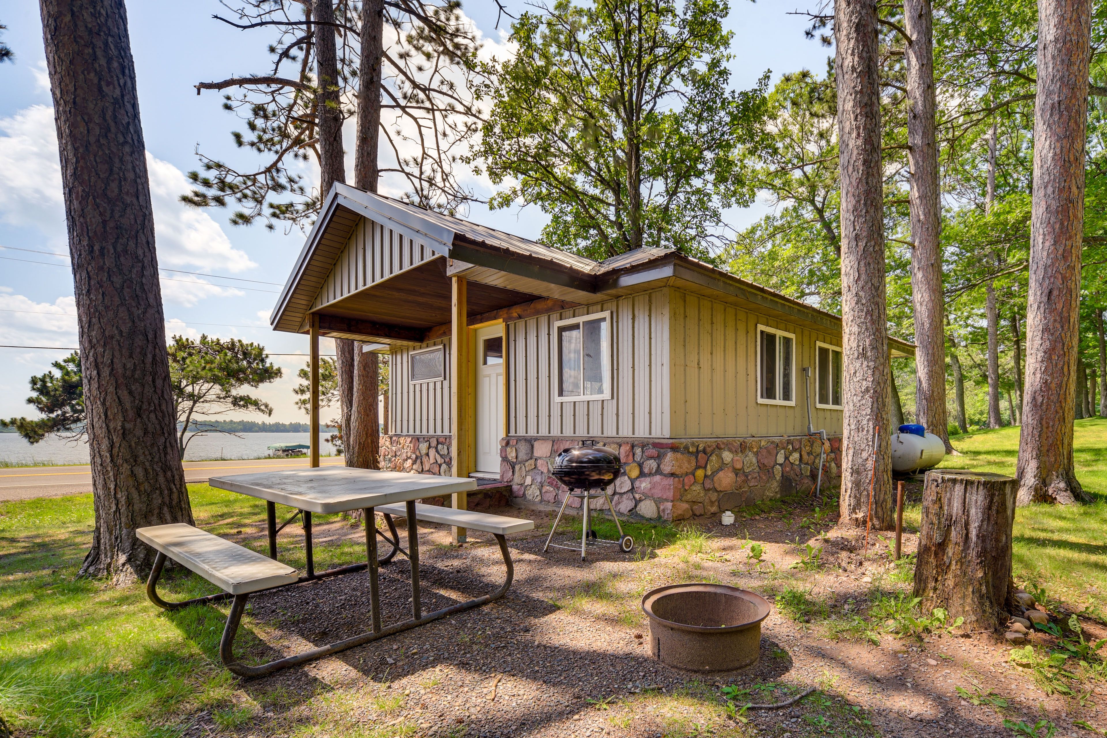Stone Lake Vacation Rental | Studio | 1BA | 3 Steps to Enter | 674 Sq Ft
