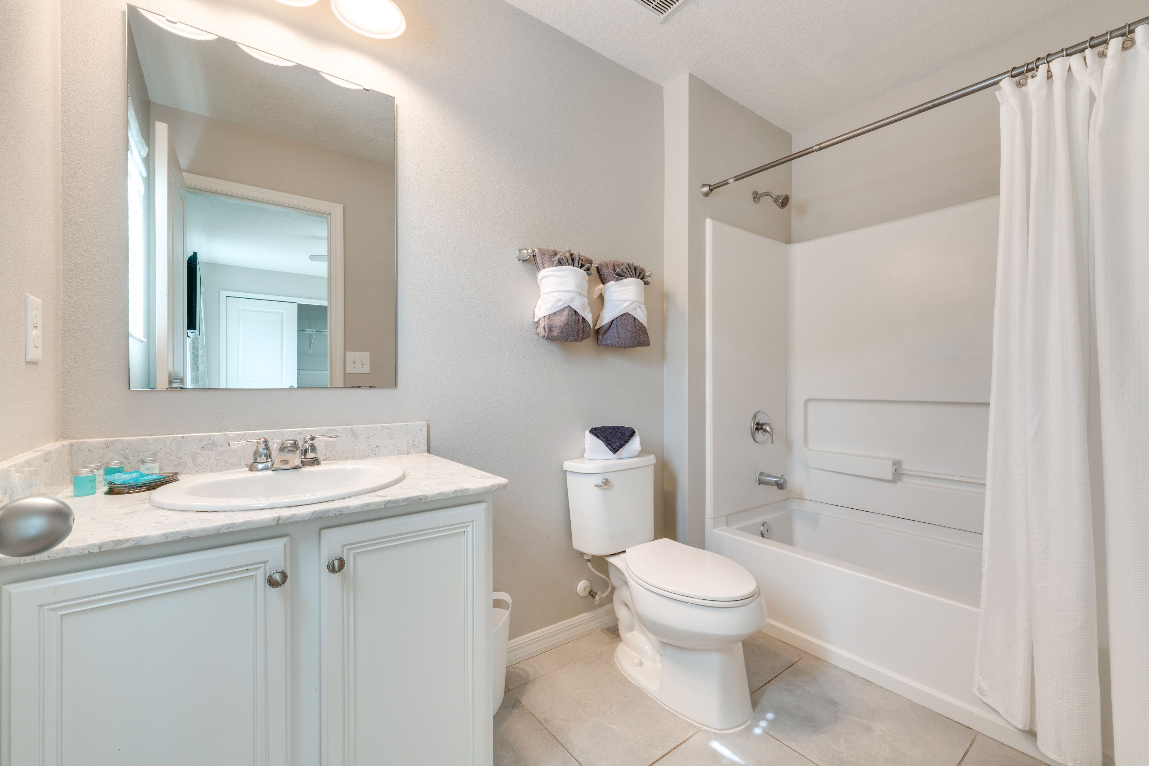 Full Bathroom | 2nd Floor