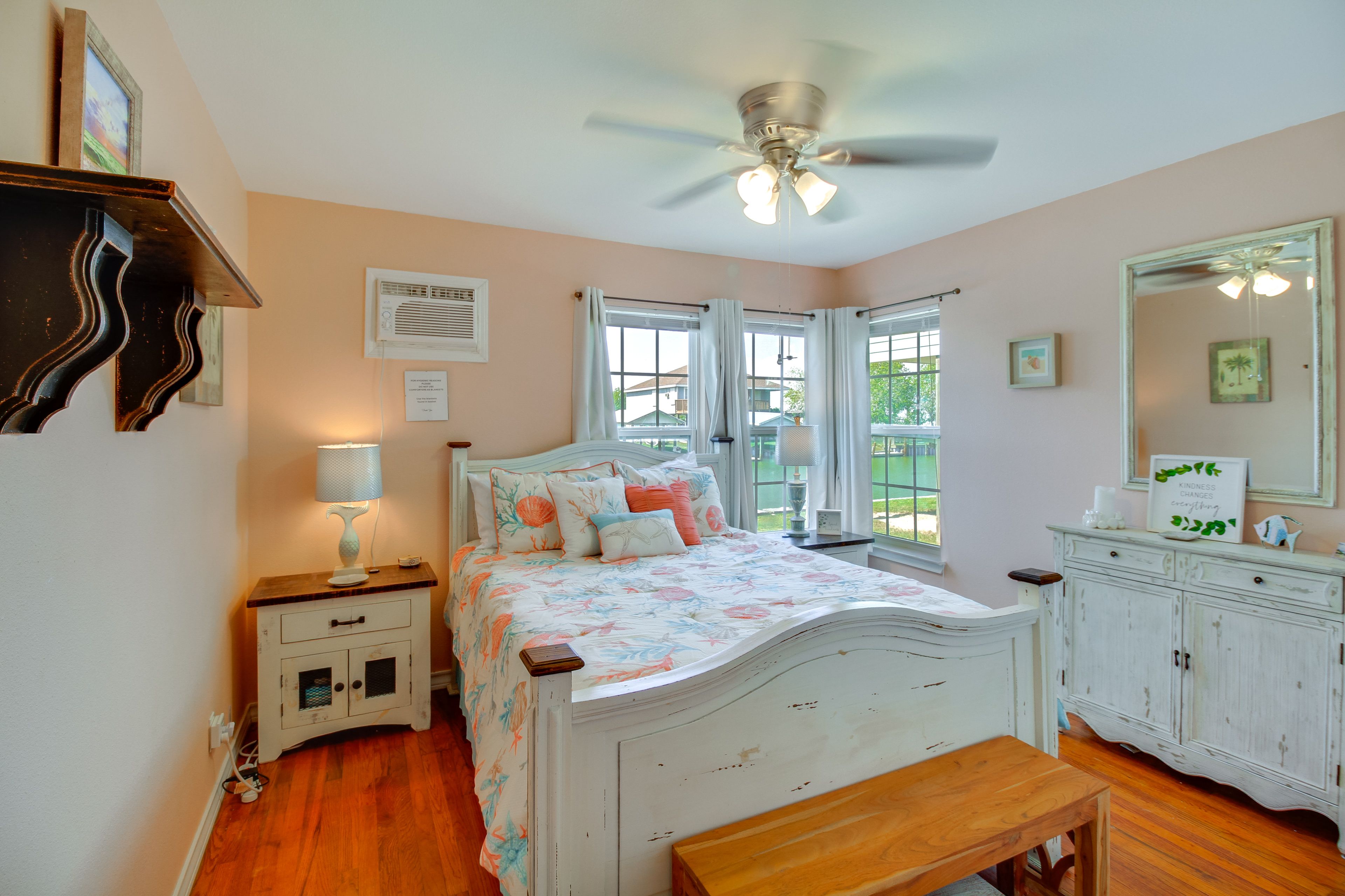 Bedroom 1 | Queen Bed