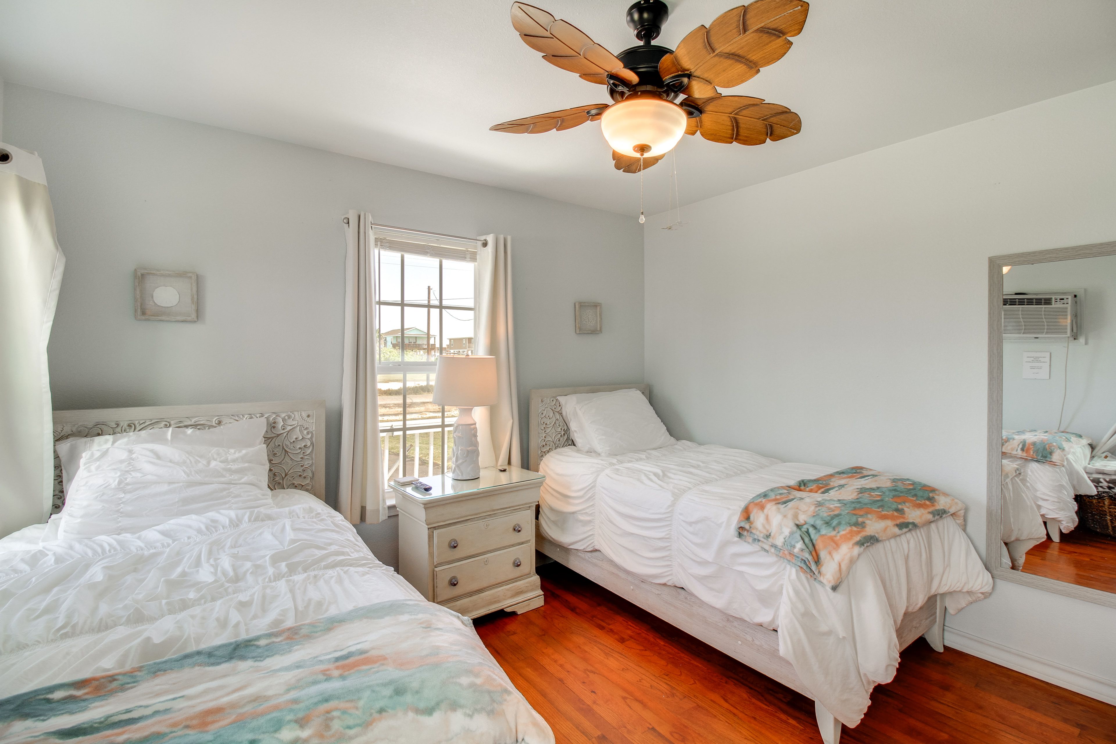 Bedroom 2 | 2 Twin Beds