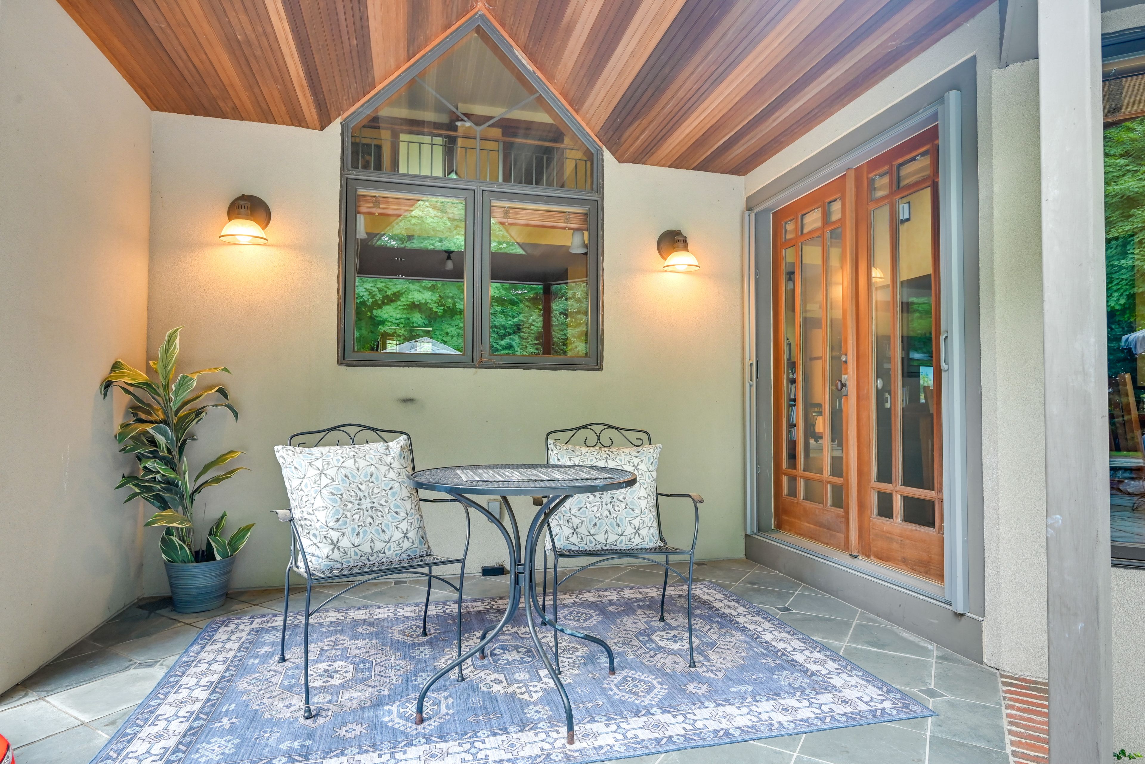 Patio | Hot Tub | Automatic Propane Fire Pit | Viking Gas Grill