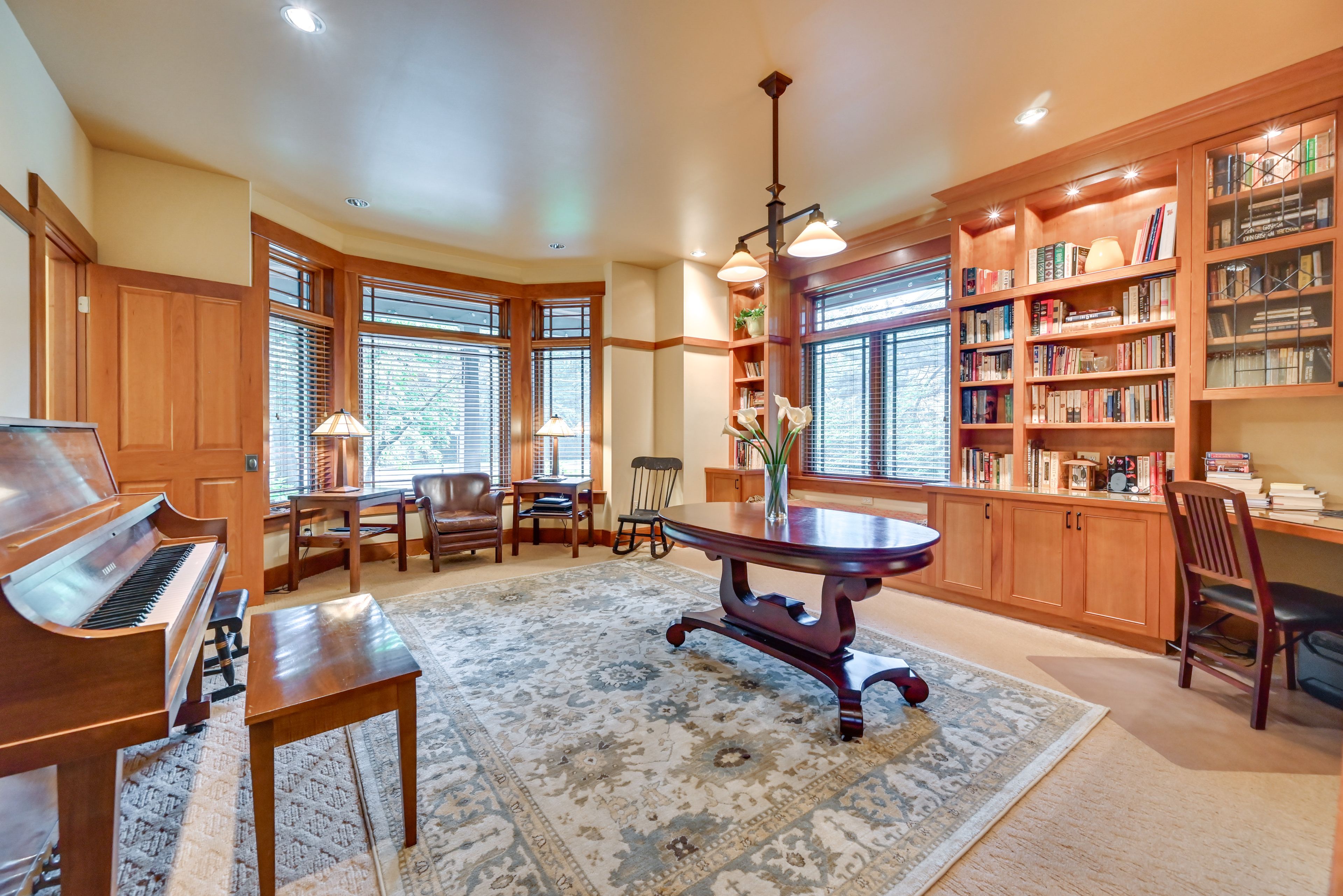 Office | Piano | Free WiFi | 1st Floor