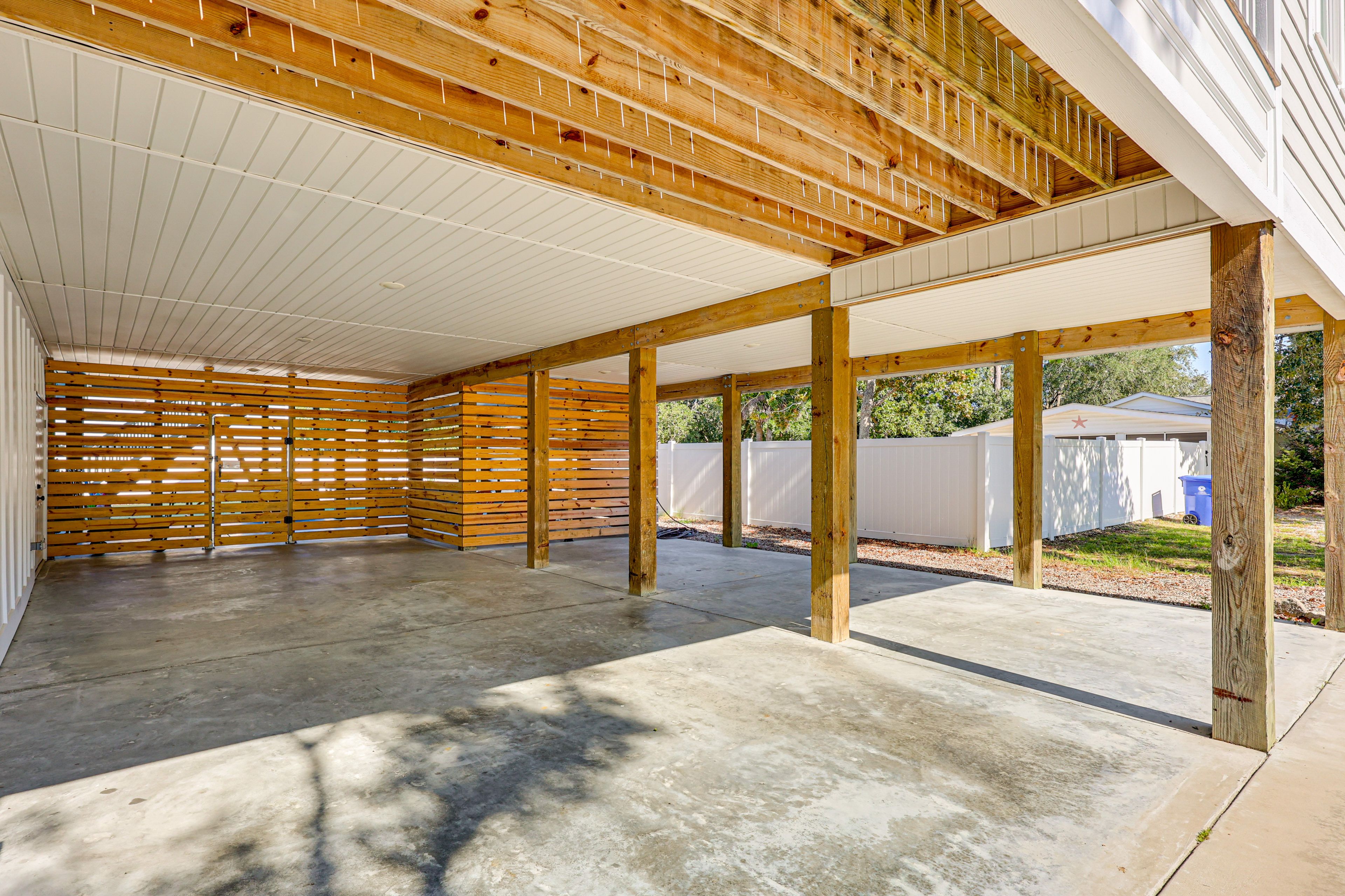 Parking | Carport & Driveway (5 Vehicles)