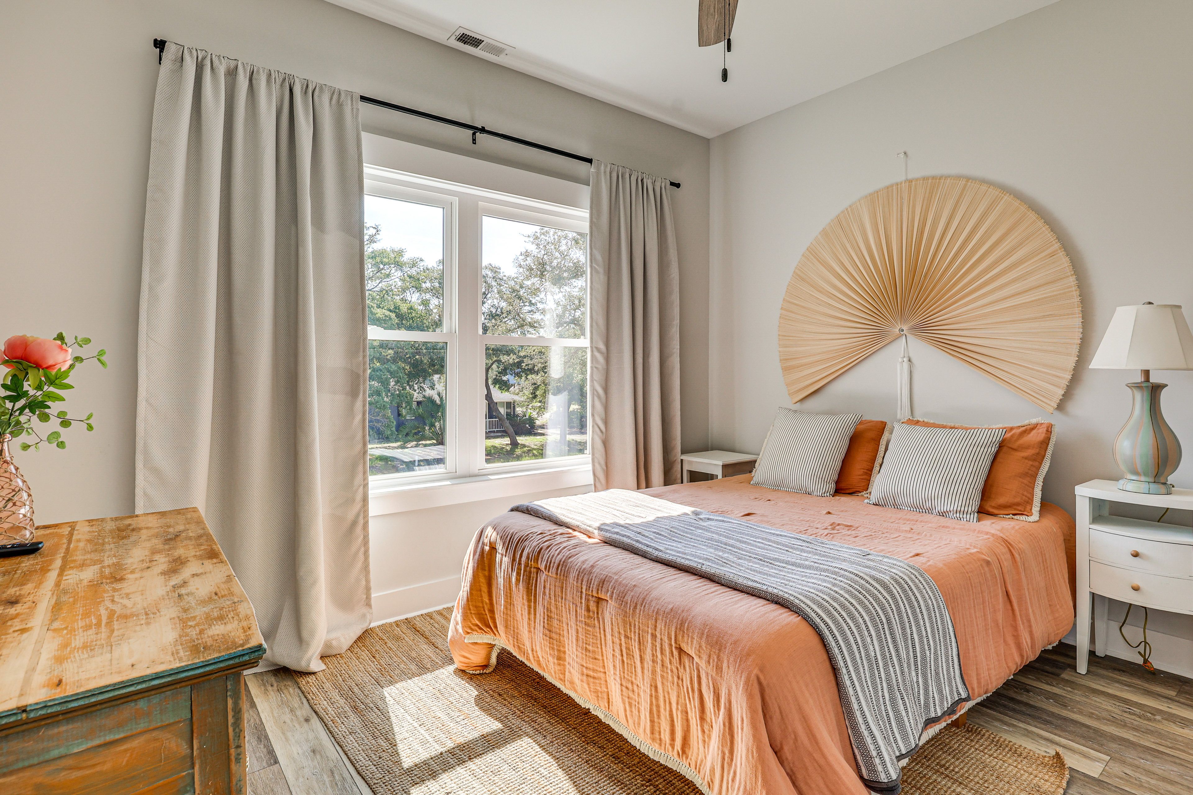 Bedroom 4 | Queen Bed | TV